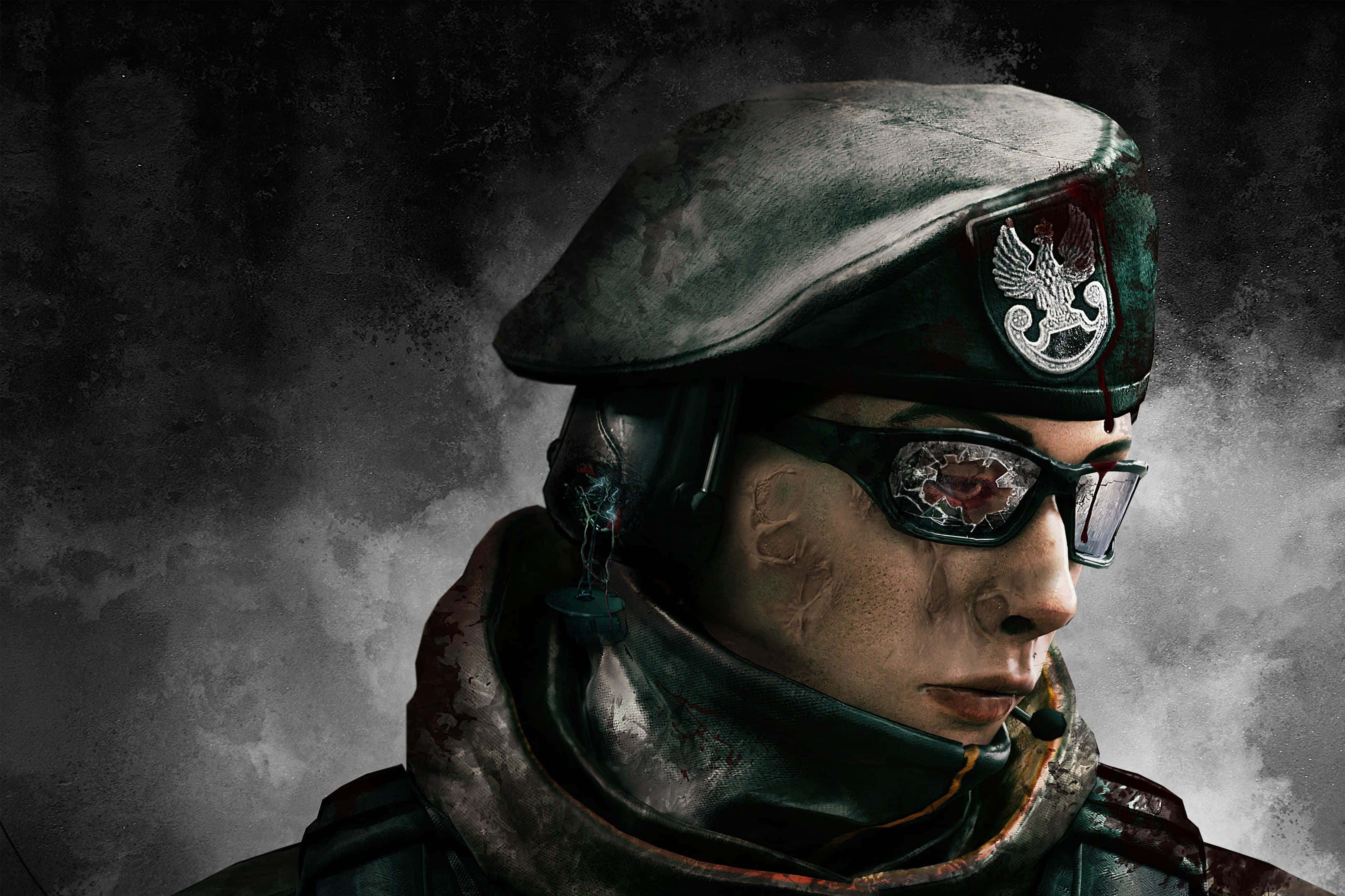 Zofia R6 桌布 壁紙 — 一名士兵戴著沾滿血跡的貝雷帽和護目鏡，在煙霧瀰漫的黑暗背景下的粗獷特寫。