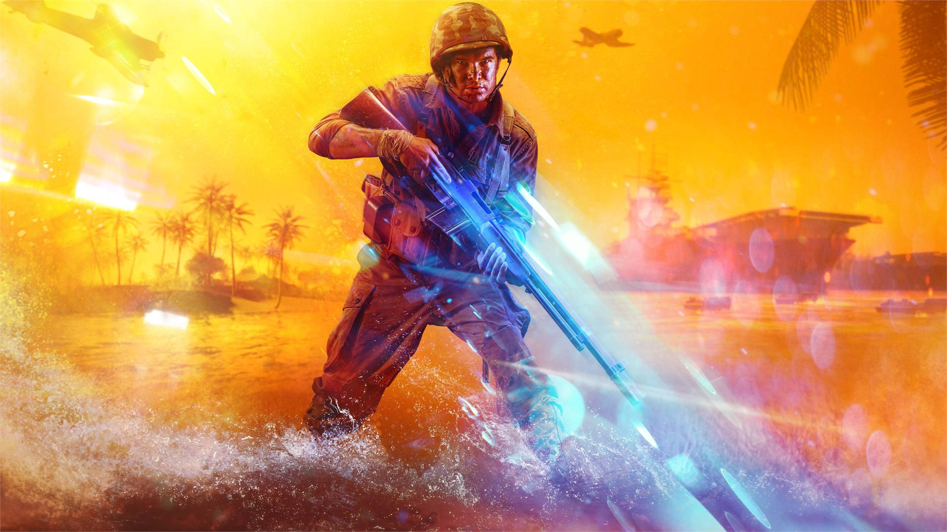 Battlefield 5 桌布 壁紙 — 一名士兵涉水而行，在火紅的橙色夕陽下，以棕櫚樹和戰機為背景，發射發光的武器。