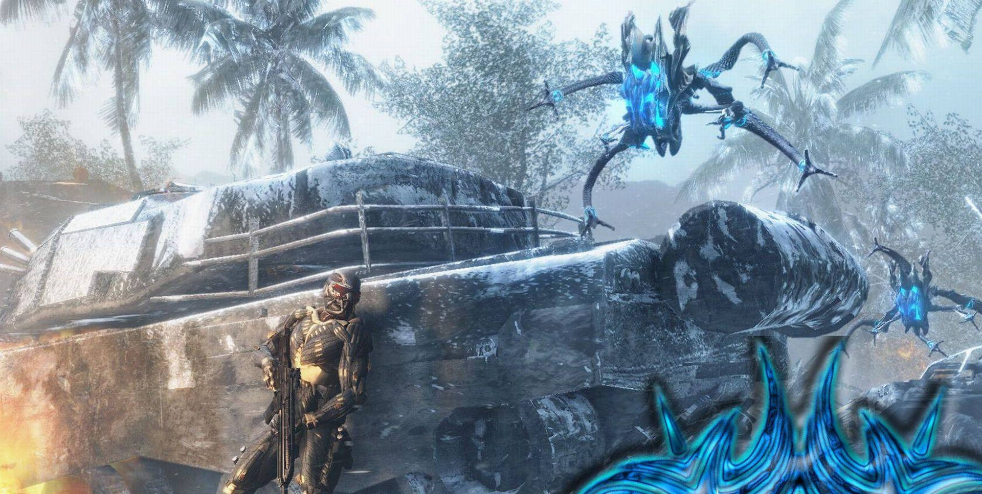 Crysis Warhead 桌布 壁紙 — 一名士兵站在一輛被毀的車輛旁邊，發光的藍色外星無人機在雪覆蓋的棕櫚樹間盤旋。