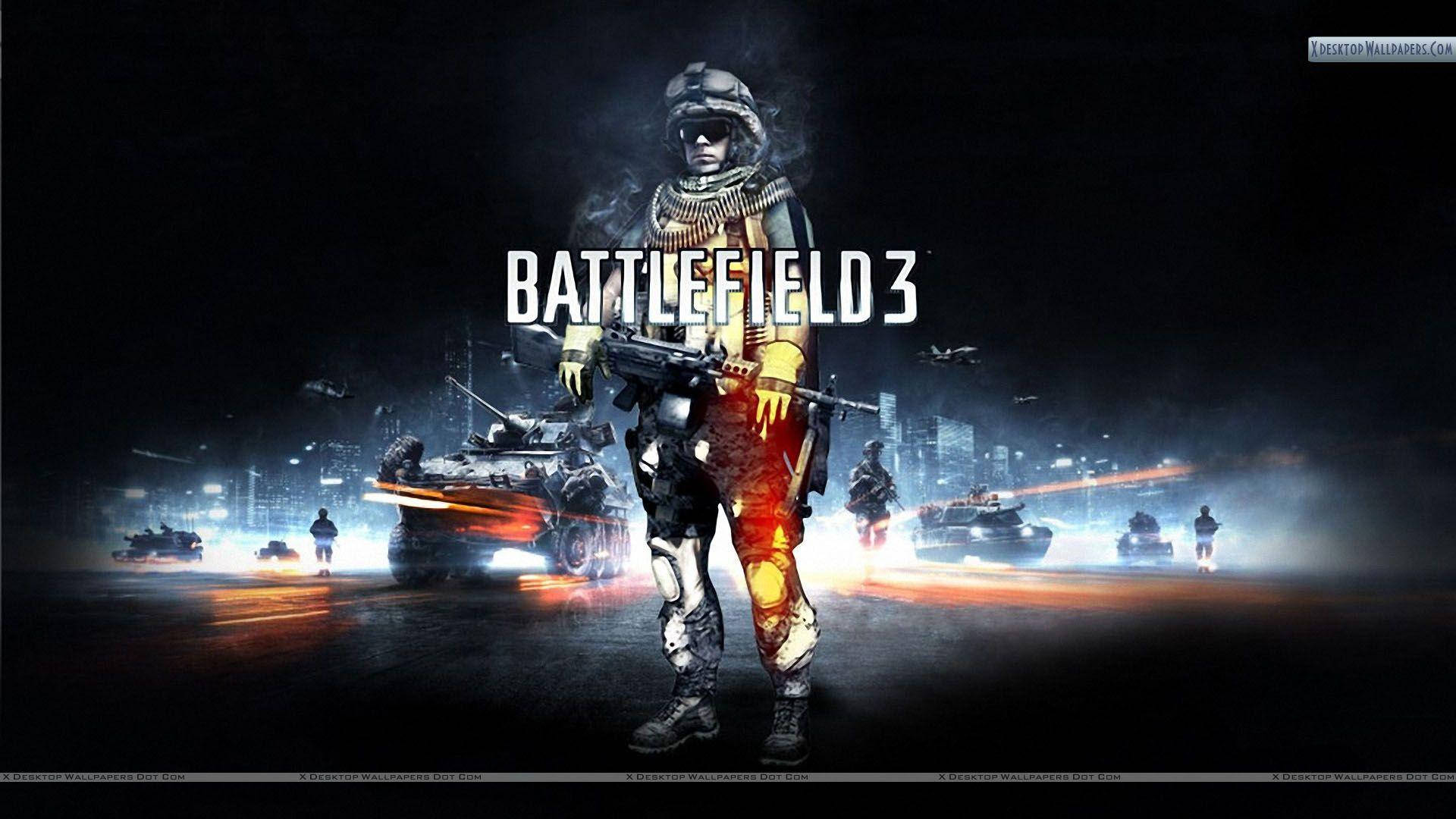 Battlefield 3 桌布 壁紙 — 一名士兵站在黑暗的城市戰場上，身後有坦克和爆炸，煙霧瀰漫的夜空下。