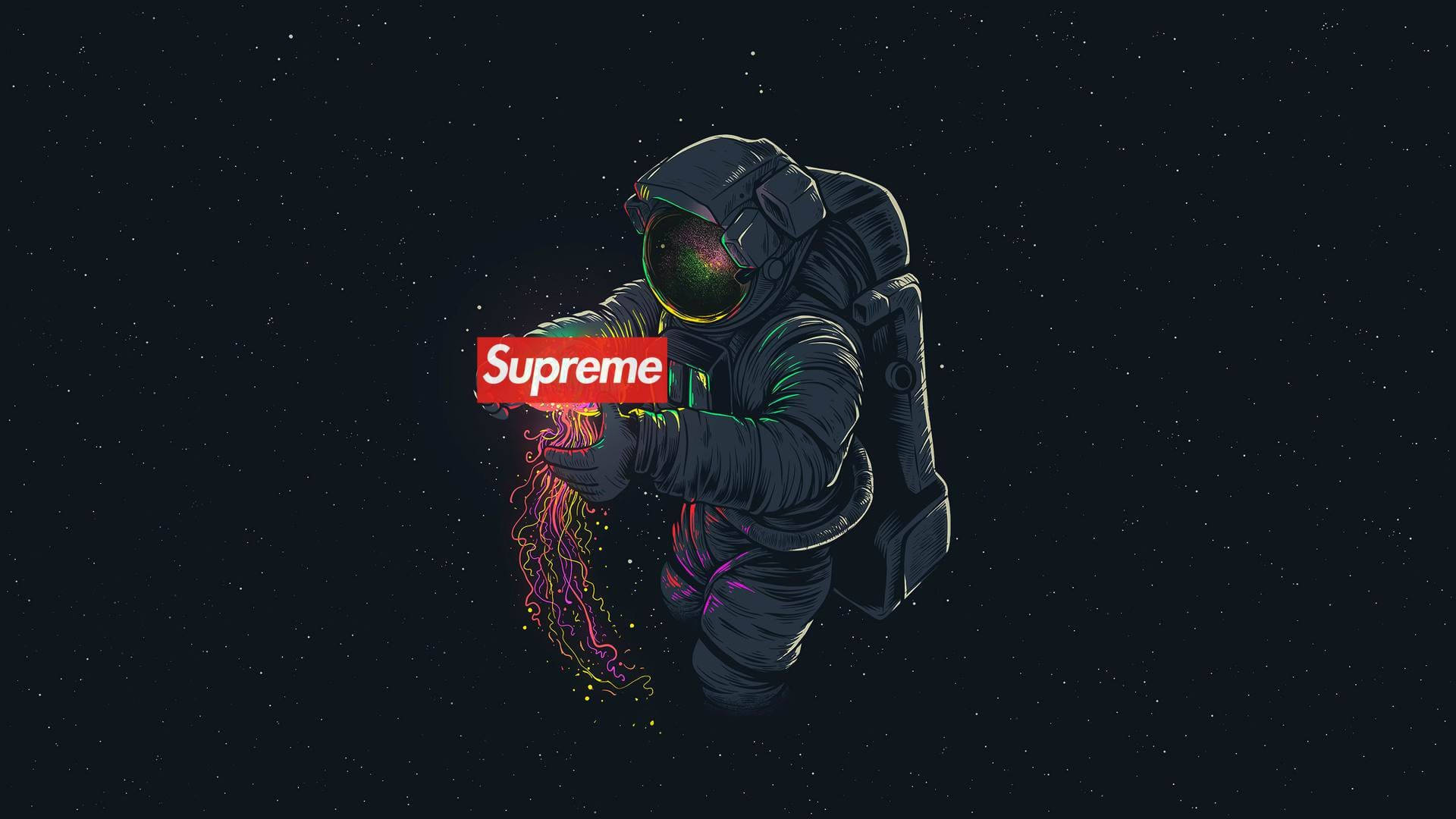 Cool Supreme 桌布 壁紙 — 一名太空人在太空中手持一個發光的霓虹水母，水母上有紅色Supreme標誌，背景是繁星點點的黑色。