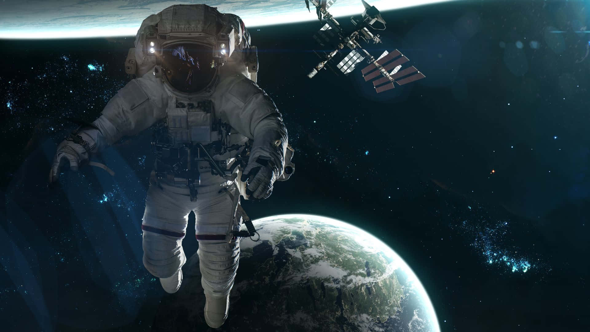 Live Space 桌布 壁紙 — 一名太空人在太空漂浮，背後可見地球和太空站，背景是星空。
