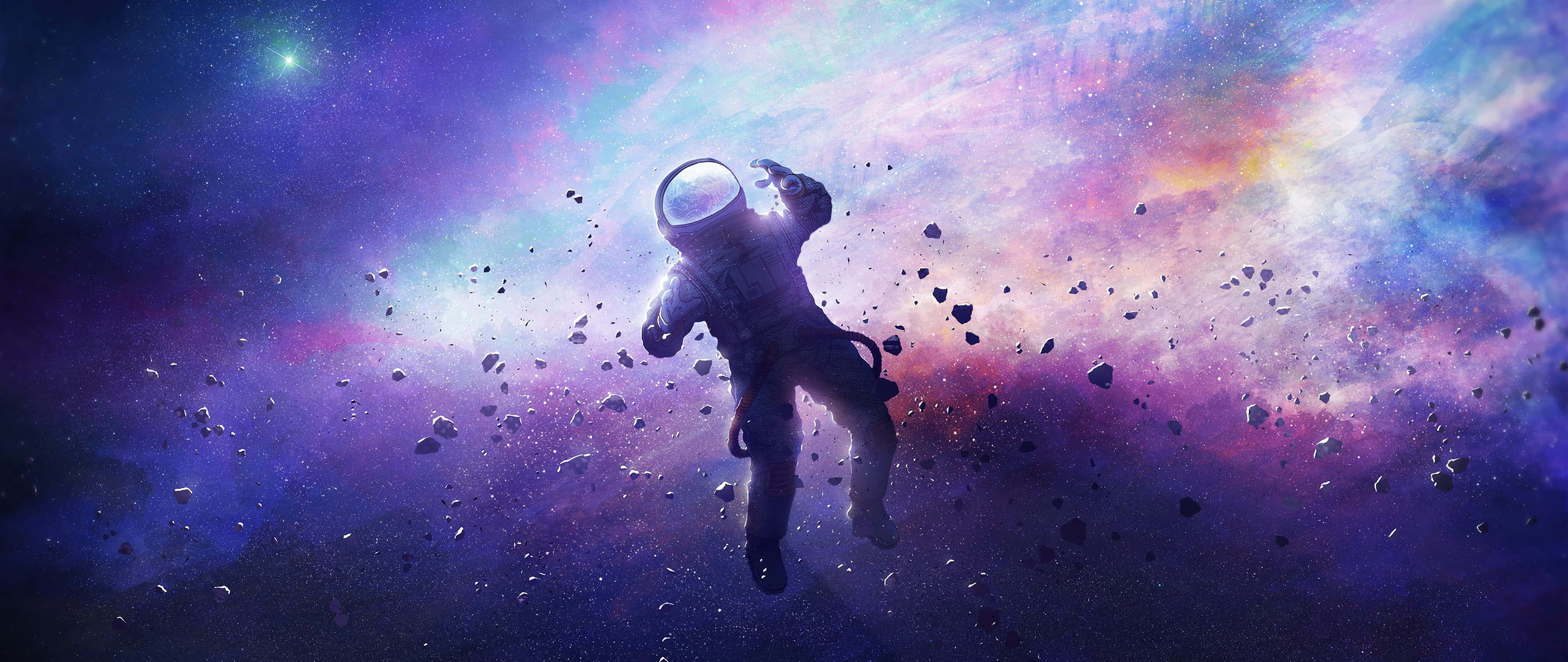 Ultra Wide 桌布 壁紙 — 一名太空人在紫色、粉紅色和藍色的鮮豔宇宙星雲中，漂浮在浮石之間。