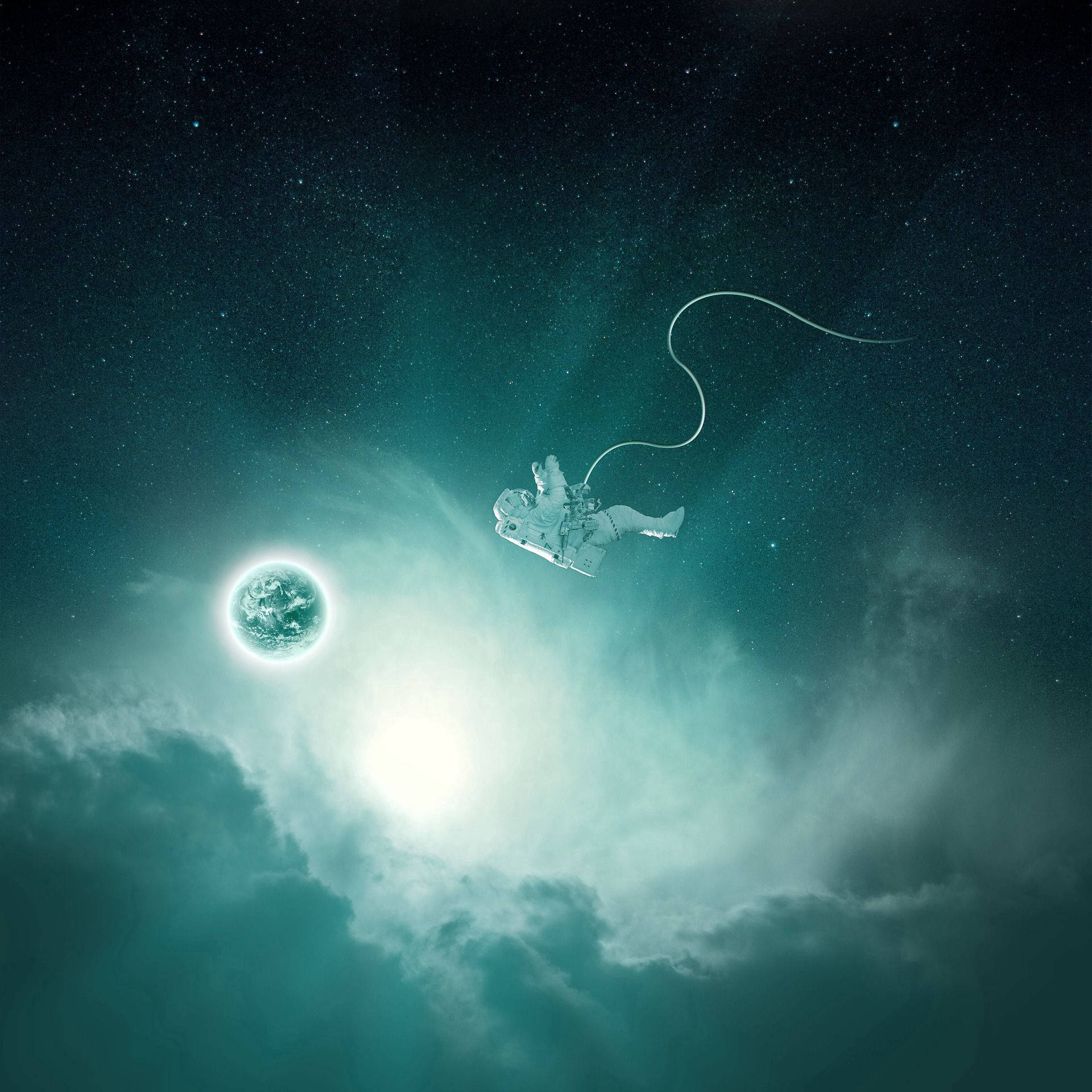 太空人 桌布 壁紙 — 一名太空人在藍綠色太空漂浮，靠近發光的地球，周圍有旋轉的星雲和遙遠的星星。