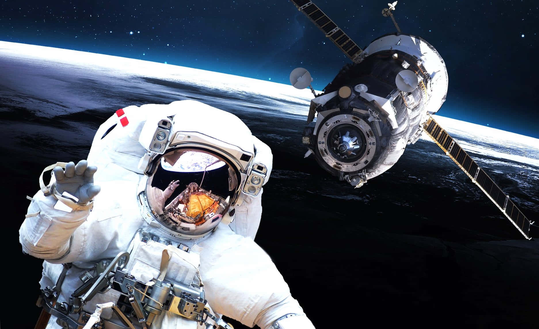  壁紙 — 一名太空人在衛星旁邊漂浮於太空，地球彎曲的地平線在下方發光。