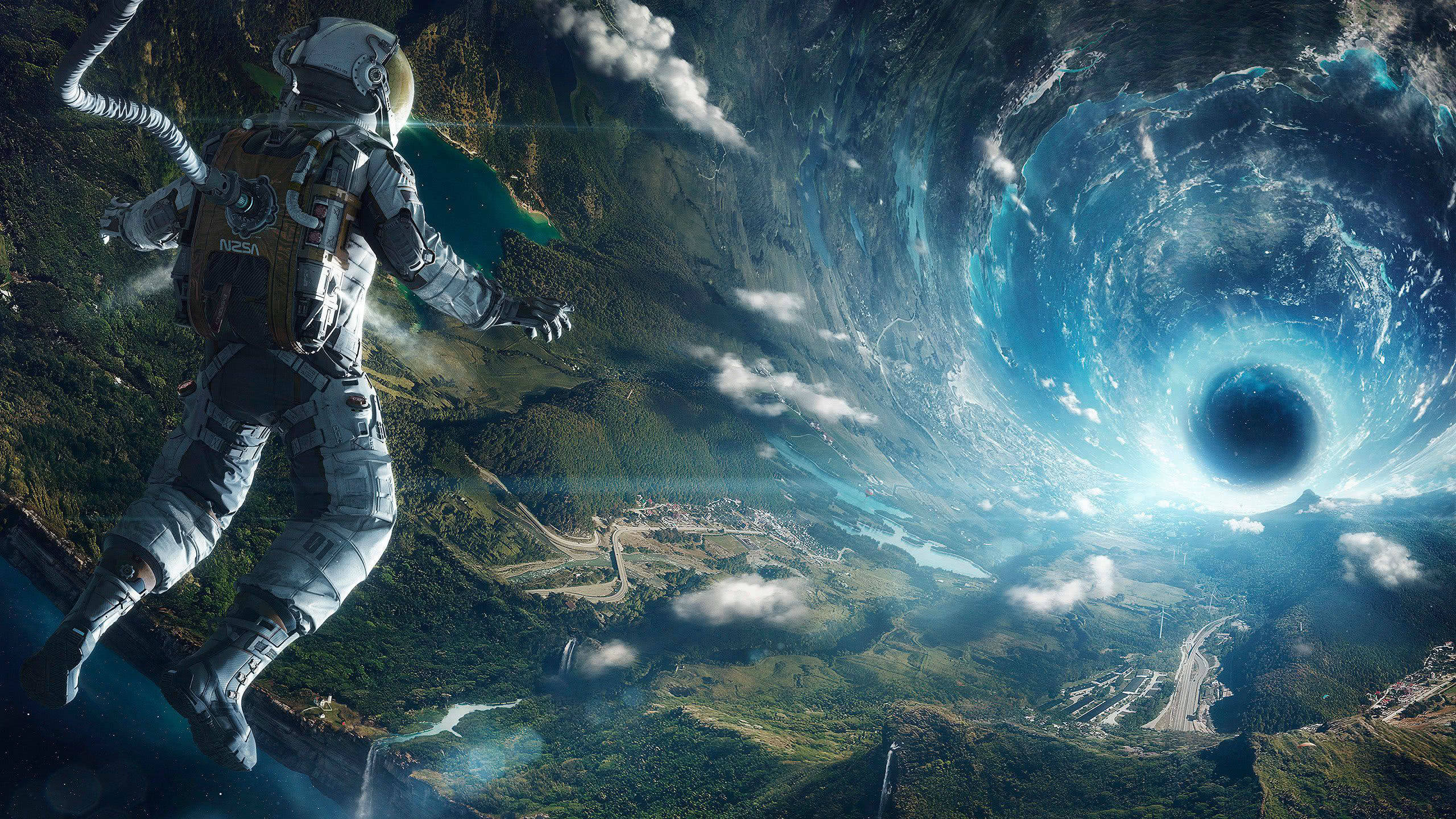 桌布 壁紙 — 一名太空人漂浮在一個鬱鬱蔥蔥的綠色星球上方，一個巨大的藍色宇宙漩渦正拉向地平線。