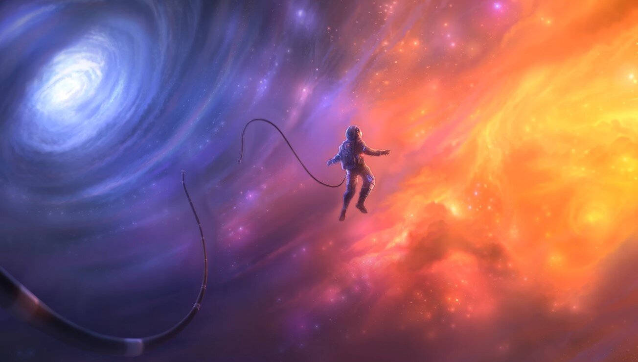太空 桌布 壁紙 — 一名太空人繫著繩索漂浮在旋轉的藍色星系和熾熱的橙色星雲之間的太空中。