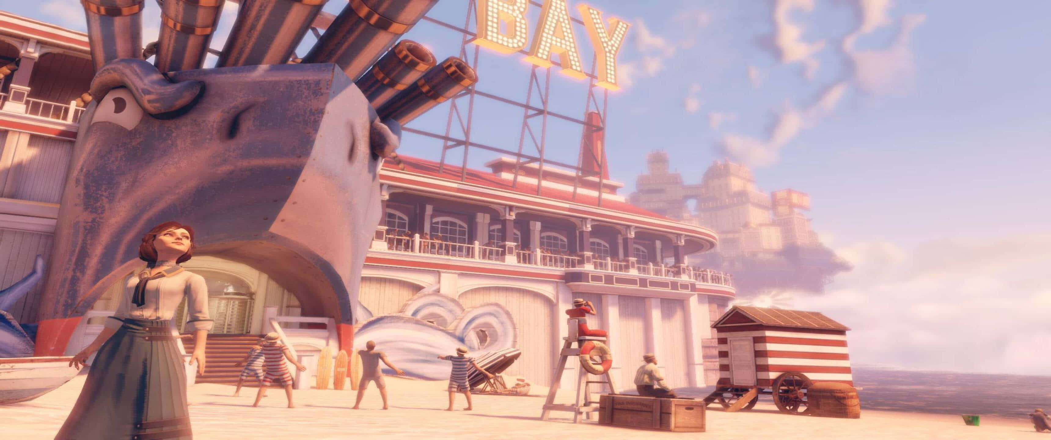 電玩遊戲 桌布 壁紙 — 一名女子站在一個繁忙的海濱小鎮中，面前是一個巨大的鯨魚形狀建築，旁邊有發光的BAY標誌和穿著條紋襯衫的工人。