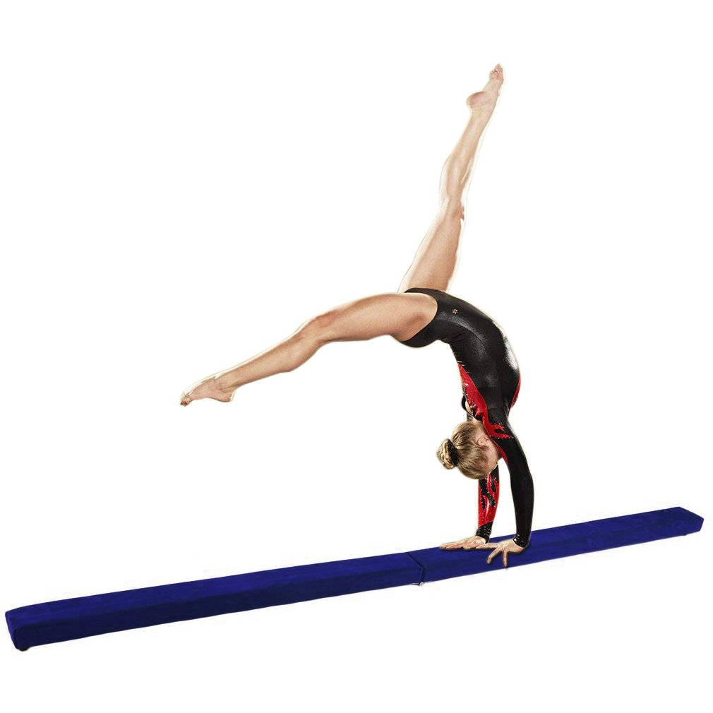 Stretching 桌布 壁紙 — 一名女體操運動員在純白色背景前的藍色平衡木上優雅地表演倒立劈叉。