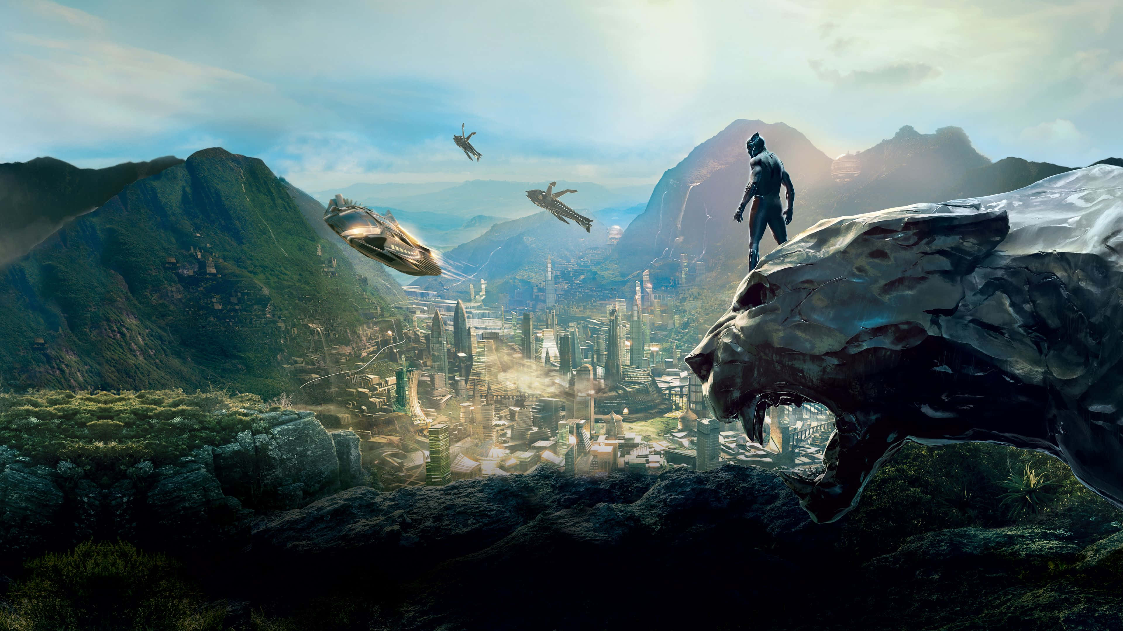 Wakanda 桌布 壁紙 — 一名孤獨戰士站在巨大的黑豹雕像上，俯瞰著坐落在山區地形中的未來城市，上空有飛行車輛翱翔。