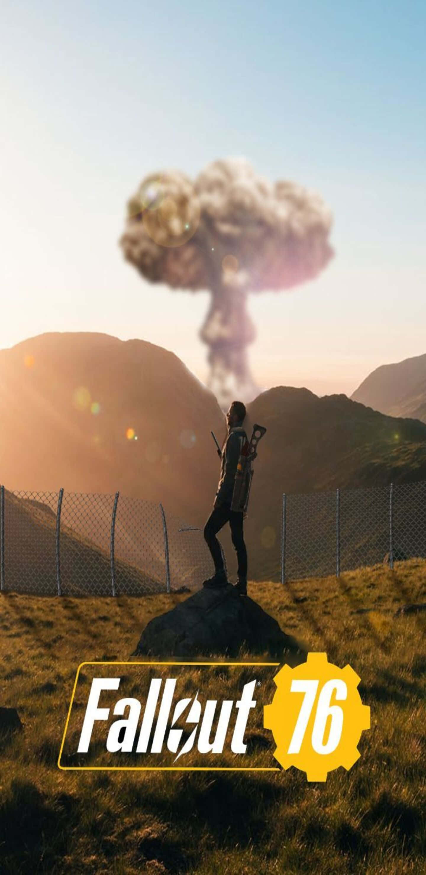 Pixel 3xl Fallout 76 桌布 壁紙 — 一名孤獨的倖存者站在岩石上，看著夕陽下圍欄荒地上升起的蘑菇雲。