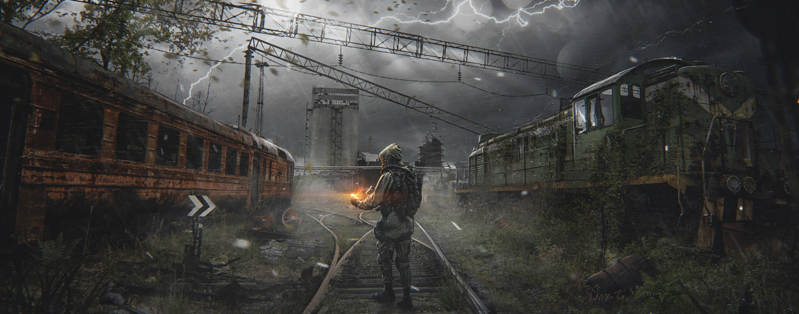 Stalker 桌布 壁紙 — 一名孤獨的士兵站在生鏽的火車之間，暴風雨的天空下，閃電照亮了廢棄的鐵路。