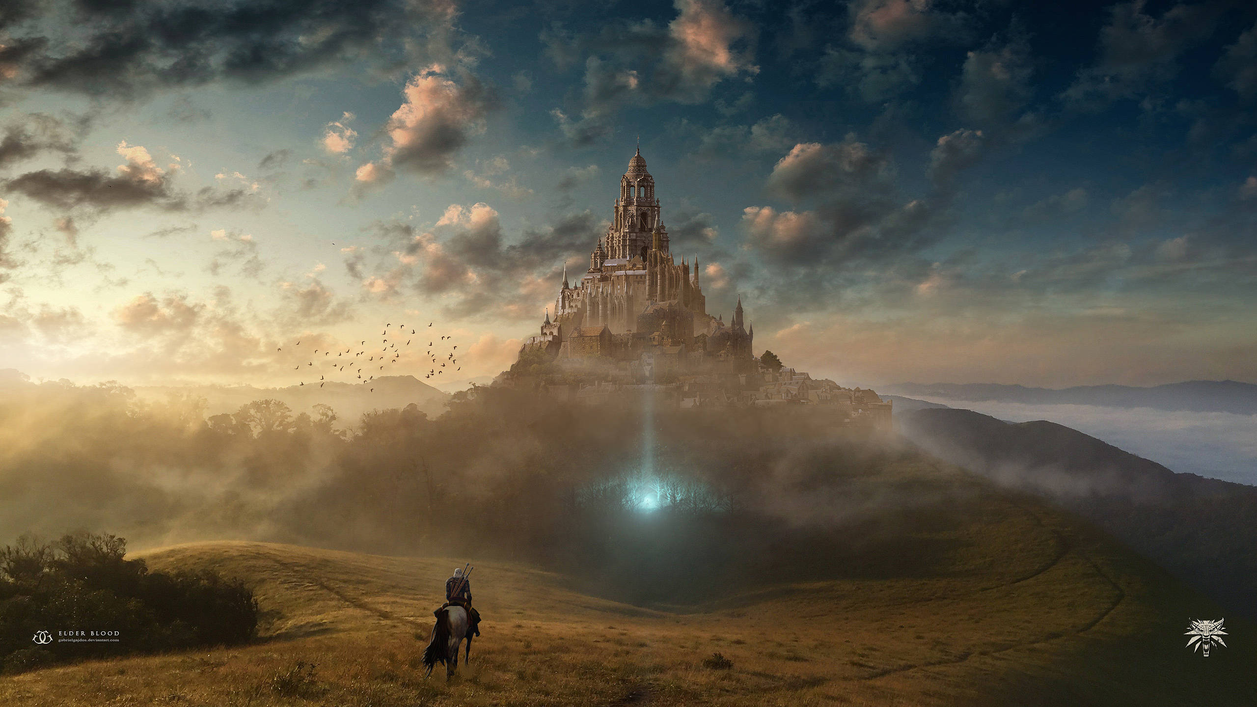 The Witcher 3 桌布 壁紙 — 一名孤獨的騎手騎在馬背上，仰望一座雄偉的城堡，坐落在霧氣繚繞的山頂上，背景是戲劇性的日落天空。