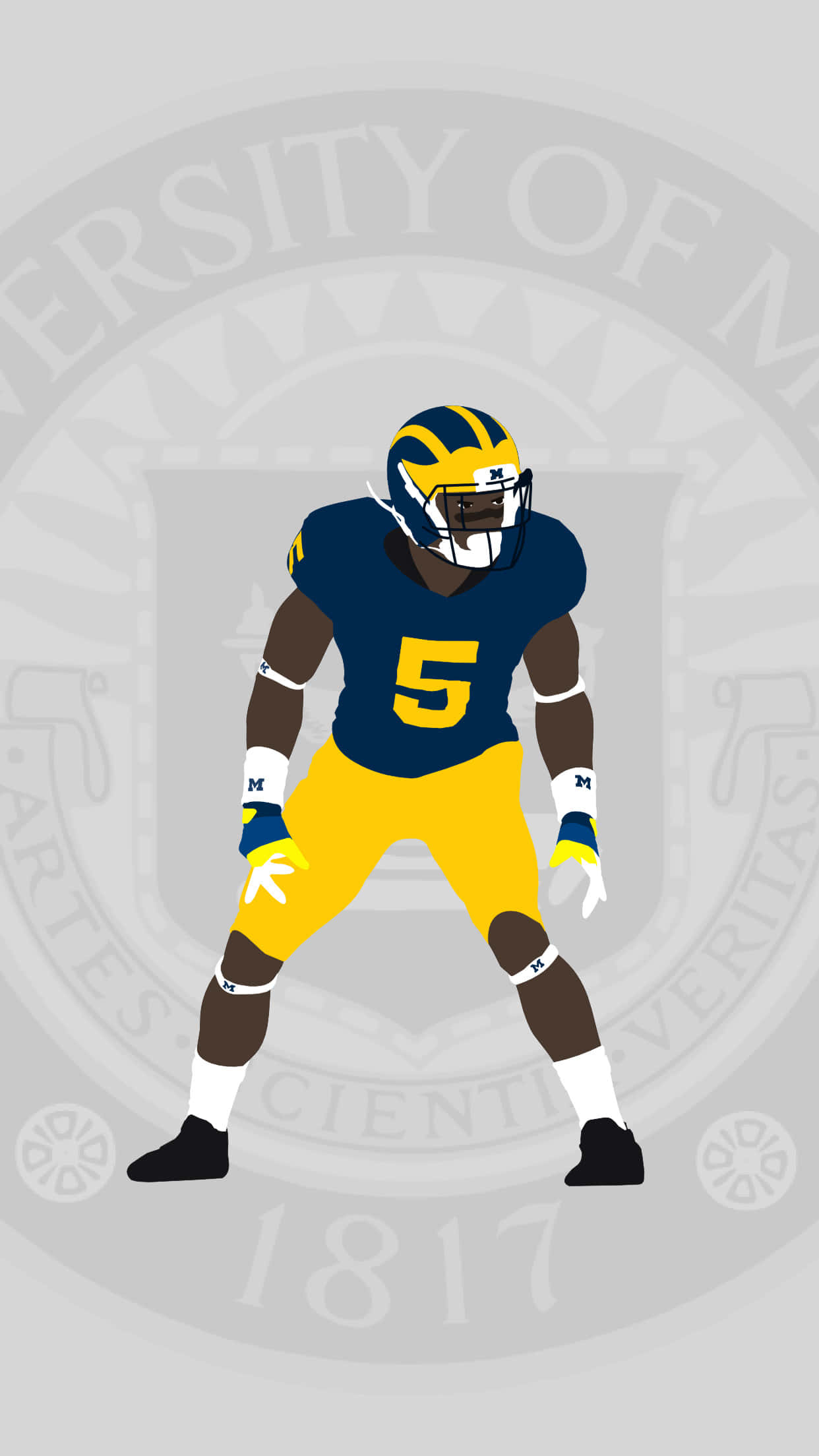 Michigan Wolverines 桌布 壁紙 — 一名密西根大學足球員身穿藍黃色球衣，背號5號，以準備姿勢站立在褪色的大學印章背景前。