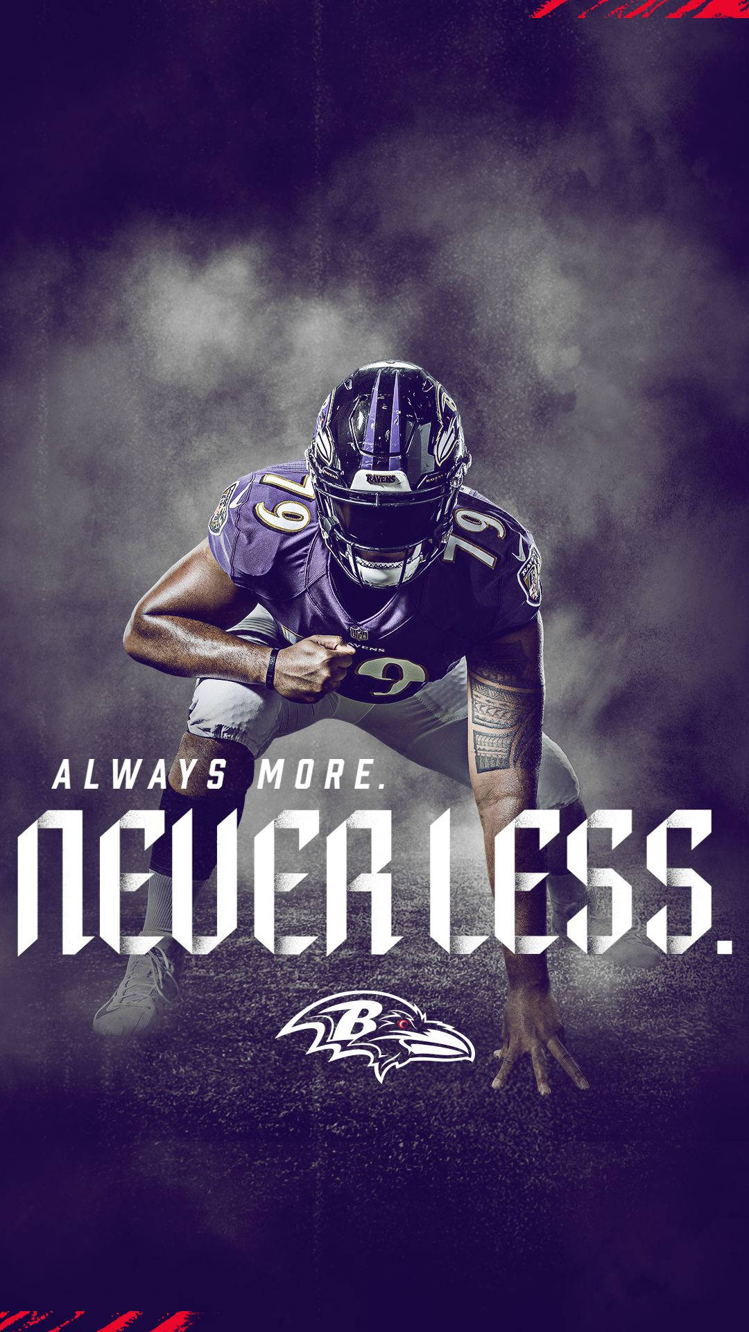 Ravens 桌布 壁紙 — 一名巴爾的摩烏鴉隊美式足球員穿著紫色裝備蹲在煙霧中，並有粗體白色文字寫著 always more never less。