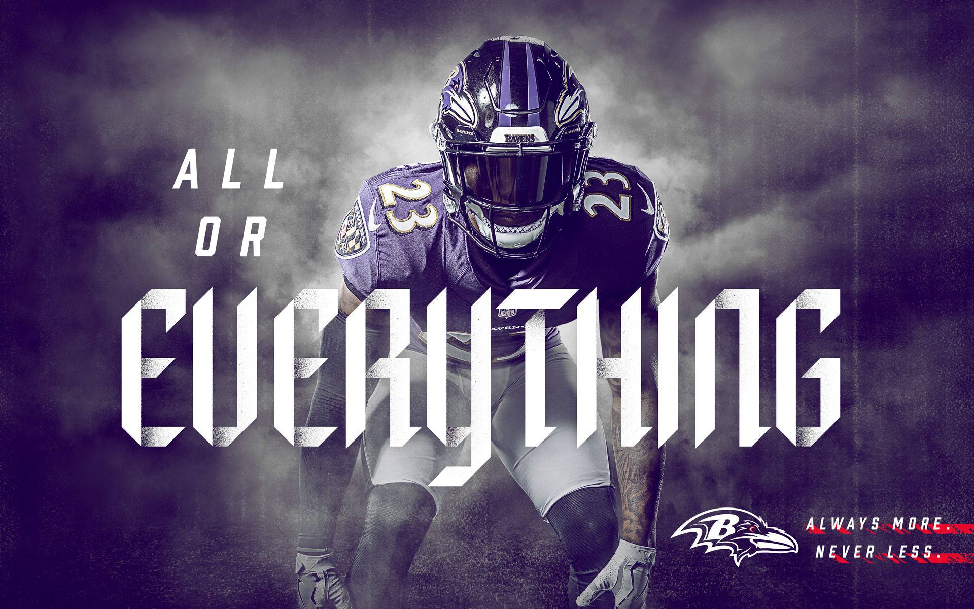 Ravens 桌布 壁紙 — 一名巴爾的摩烏鴉隊美式足球員身穿紫色裝備，在煙霧瀰漫的黑暗背景中激烈蹲下，並有粗體白色文字「ALL OR EVERYTHING」。