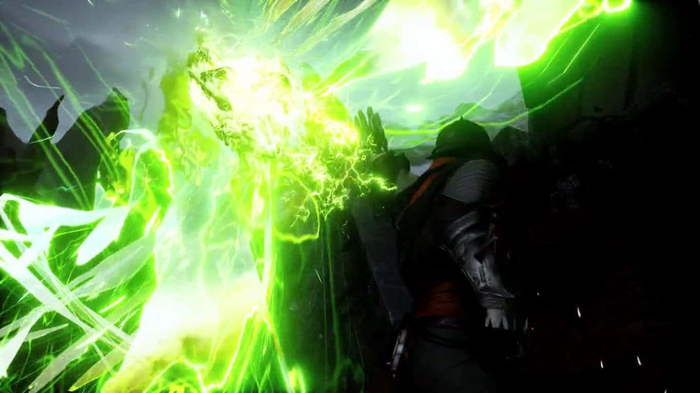 1366x768 Dragon Age Inquisition 桌布 壁紙 — 一名戰士在黑暗的電影式遊戲場景中釋放出刺眼的綠色能量爆炸。