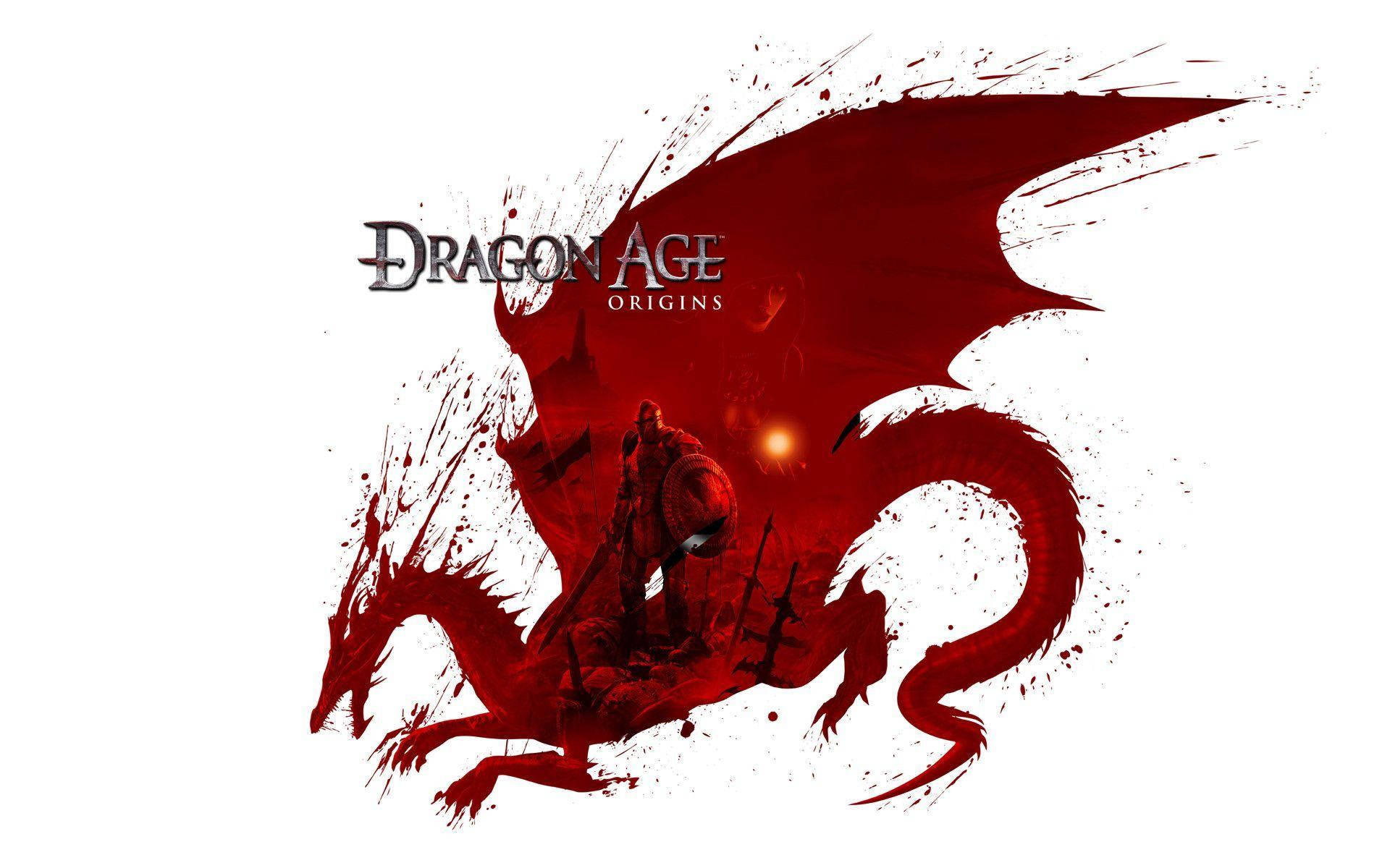Dragon Age 桌布 壁紙 — 一名戰士挑釁地站在一隻巨大的紅色龍上，帶有飛濺墨水效果和Dragon Age Origins標誌。
