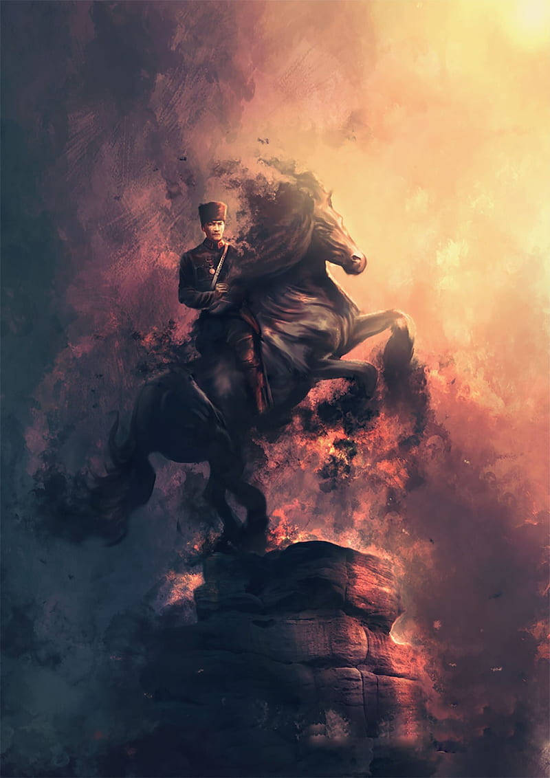 Ataturk 桌布 壁紙 — 一名戰士騎著一匹騰躍的馬，站在岩石露頭上，背景是熾熱的日落天空，煙霧繚繞，光線戲劇性。