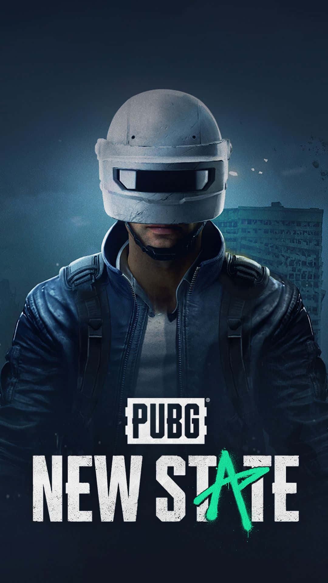 Pubg Logo 桌布 壁紙 — 一名戴白色頭盔、穿黑色外套的士兵站在黑暗的城市背景前，帶有 PUBG New State 標誌。
