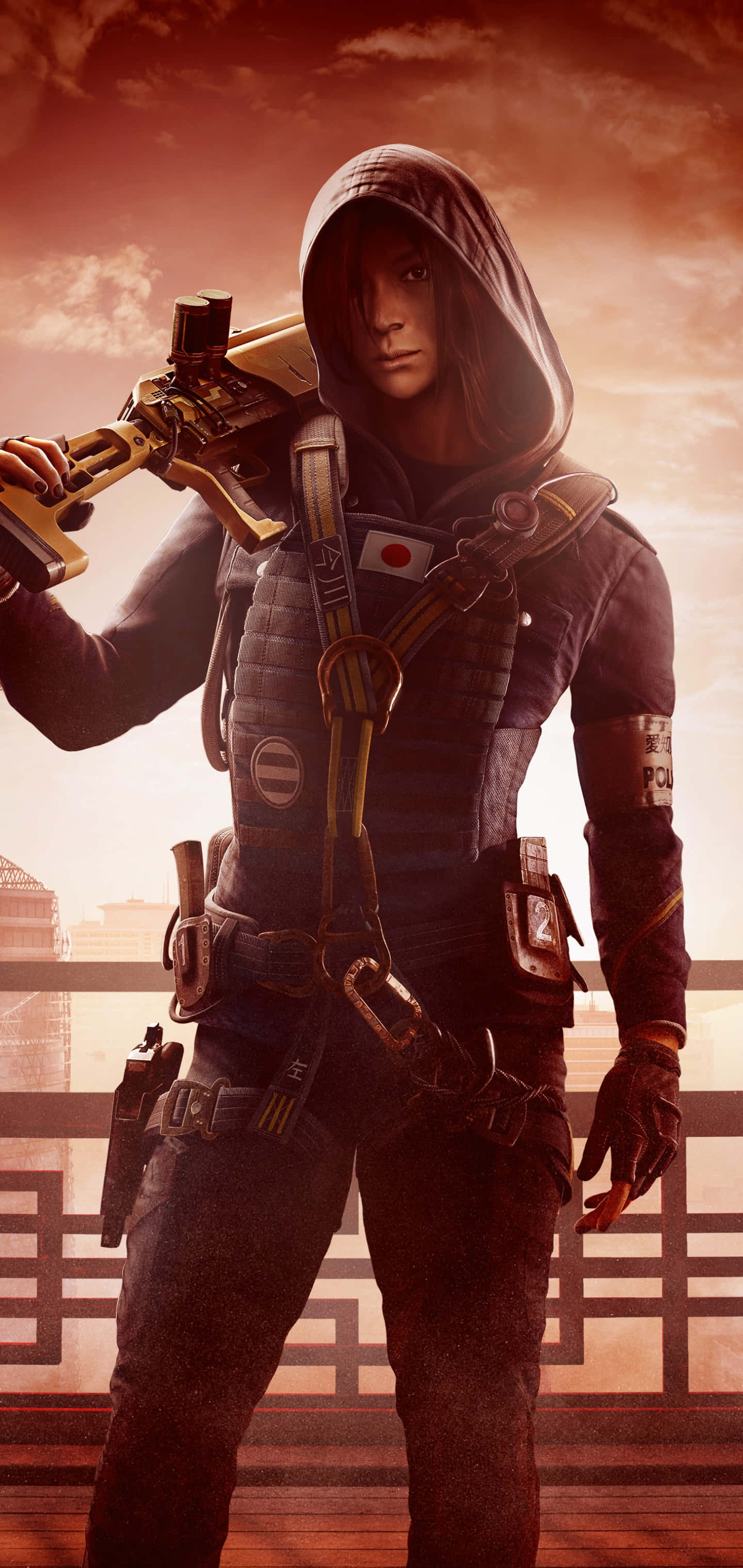 Android Rainbow Six Siege 桌布 壁紙 — 一名戴著兜帽的士兵拿著步槍，在日落時分站在橋上，背景是城市天際線。
