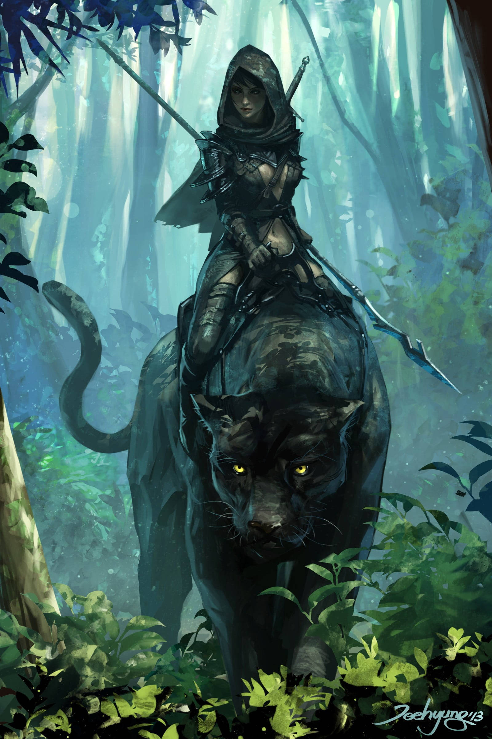 panther 桌布 壁紙 — 一名戴著兜帽的戰士騎著黑豹穿過迷霧叢林，雙眼發出黃光，手持出鞘的劍。