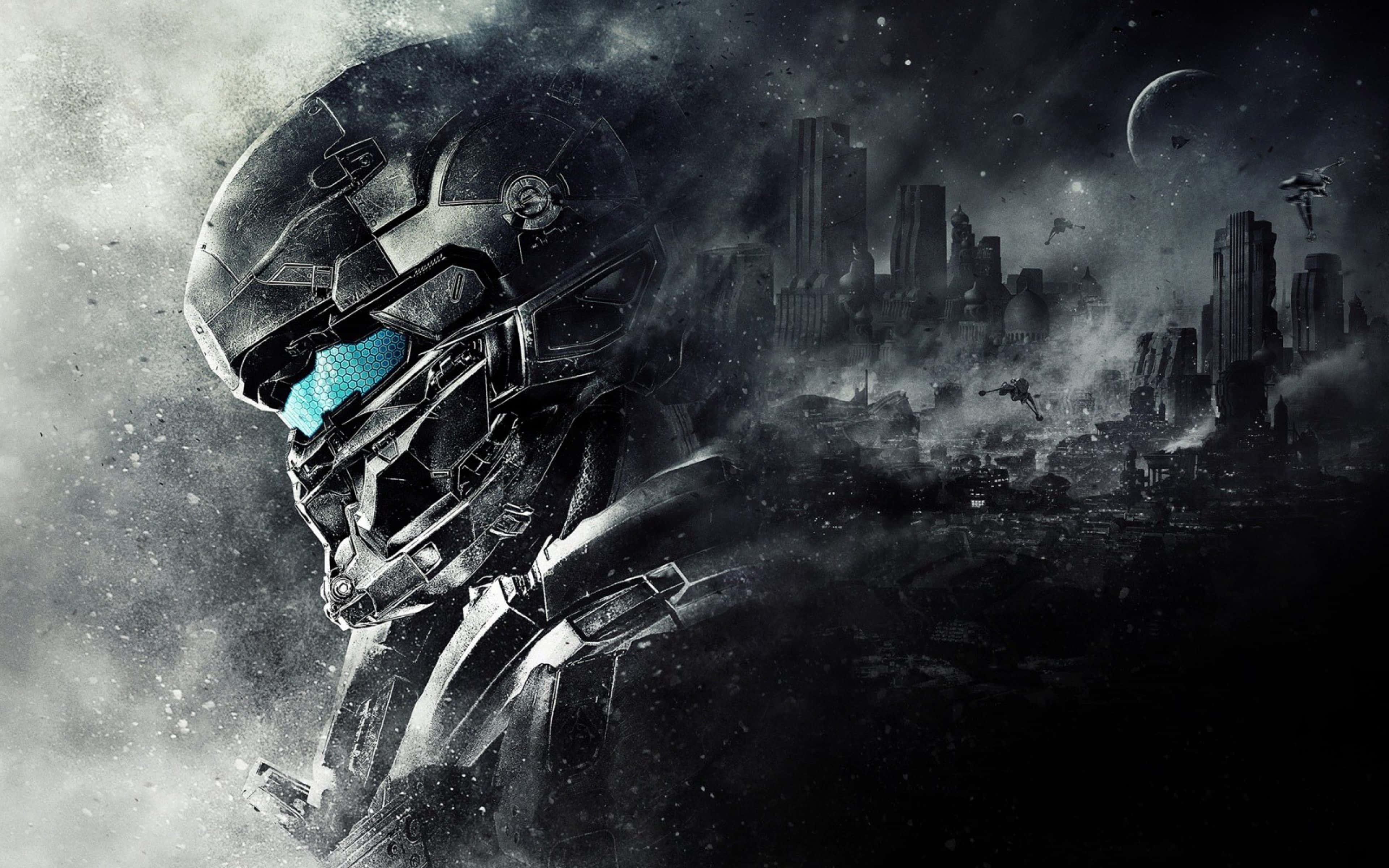 Best Gaming 桌布 壁紙 — 一名戴著發光藍色護目鏡頭盔的未來戰士，站在新月下黑暗天空中的廢墟外星城市前。
