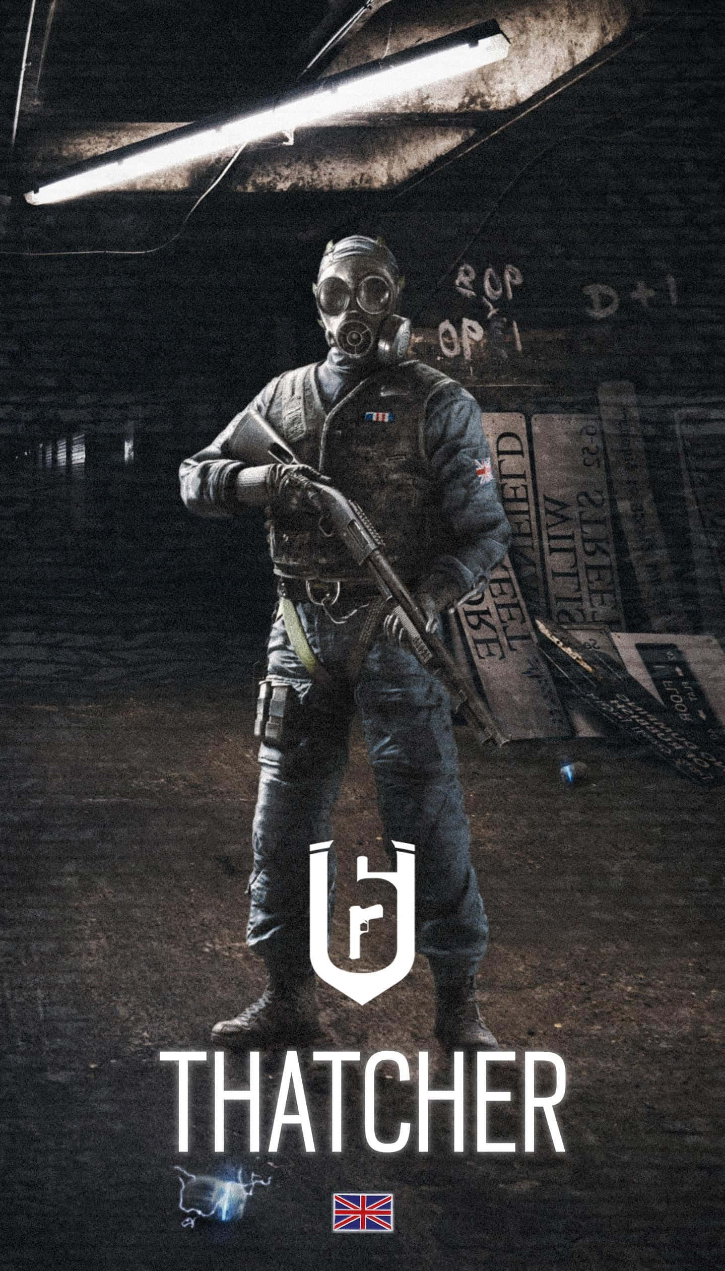 Rainbow Six Siege Thatcher 桌布 壁紙 — 一名戴著防毒面具和戰術裝備的士兵站在光線昏暗的地下掩體中，手持步槍。