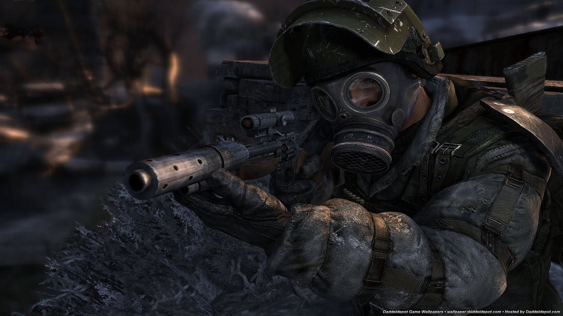 Metro 2033 桌布 壁紙 — 一名戴著防毒面具和戰術裝備的士兵，在荒涼的冬季戰場上，穿過積雪的灌木叢瞄準步槍。