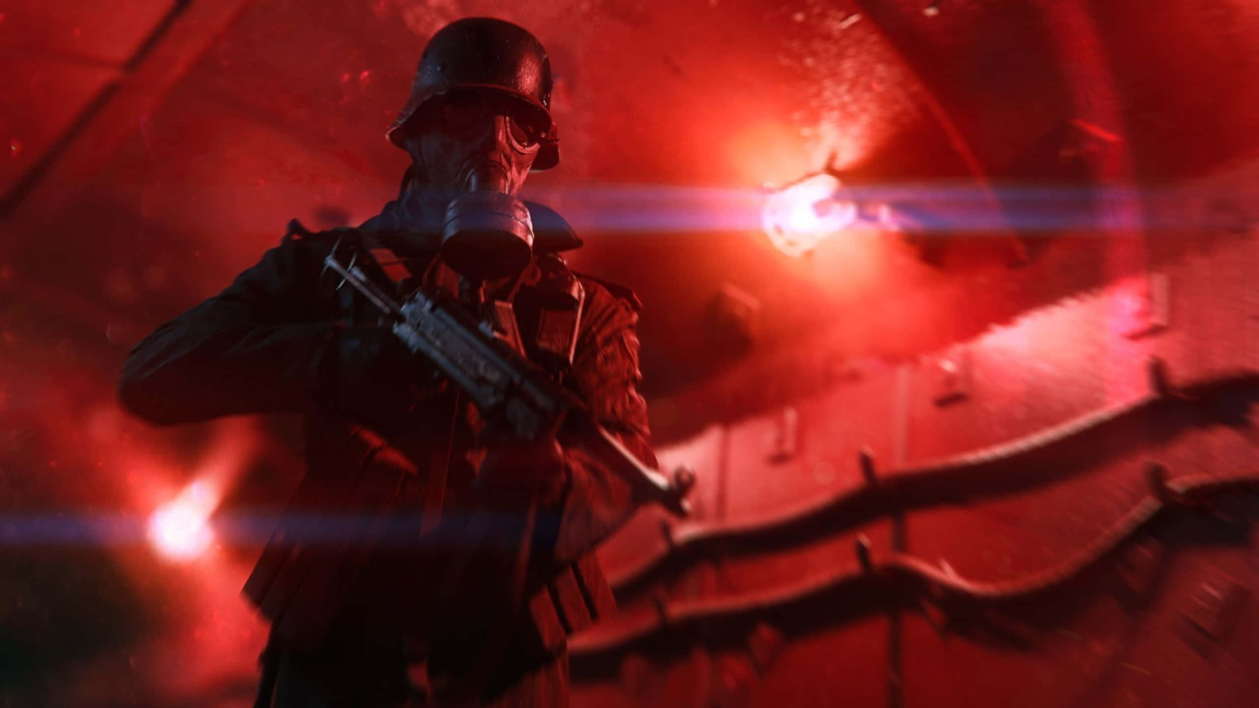 soldier 桌布 壁紙 — 一名戴著防毒面具和頭盔的士兵，在強烈的紅色燈光下，於一個破敗的戰爭隧道中持步槍。