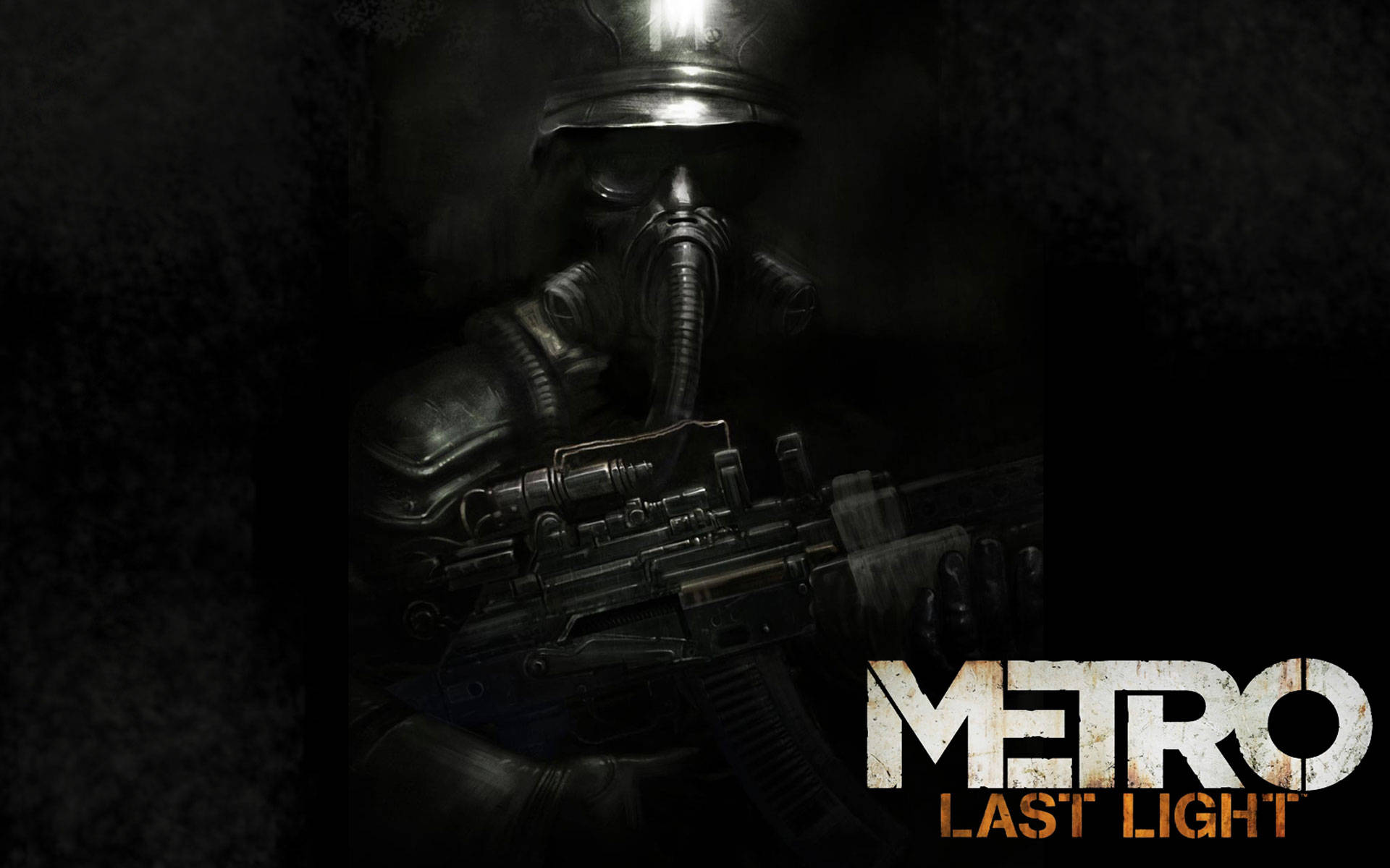 Metro Last Light 桌布 壁紙 — 一名戴著防毒面具和頭盔的士兵在黑暗、粗糙的地下環境中，在單一刺眼的光線下握著步槍。