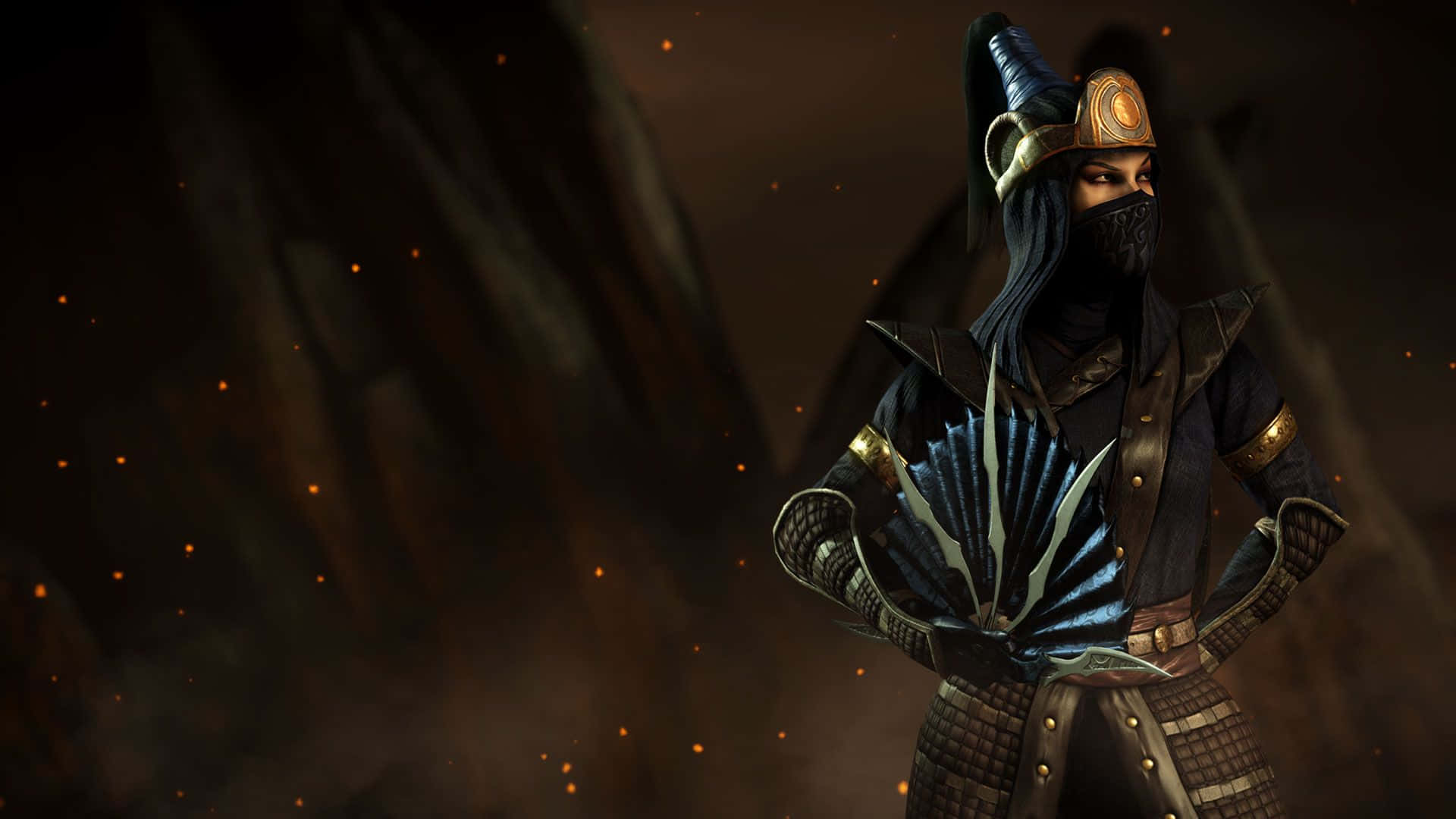 Mortal Kombat Kitana 桌布 壁紙 — 一名戴著面具的戰士身穿華麗的深色盔甲，在煙霧繚繞的背景中擺好姿勢，周圍漂浮著發光的餘燼。