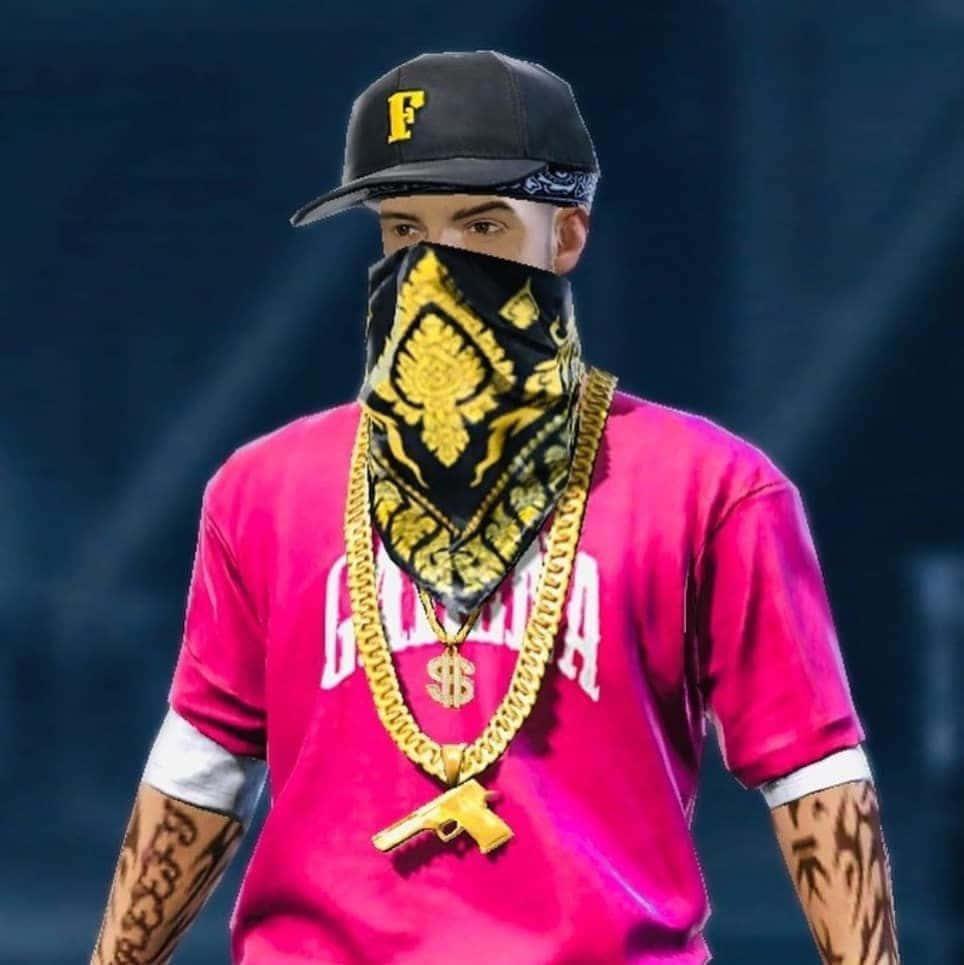 Hip Hop Free Fire 桌布 壁紙 — 一名戴著面具的男子，身穿亮粉色襯衫和金色鏈條，自信地站在深色背景前。