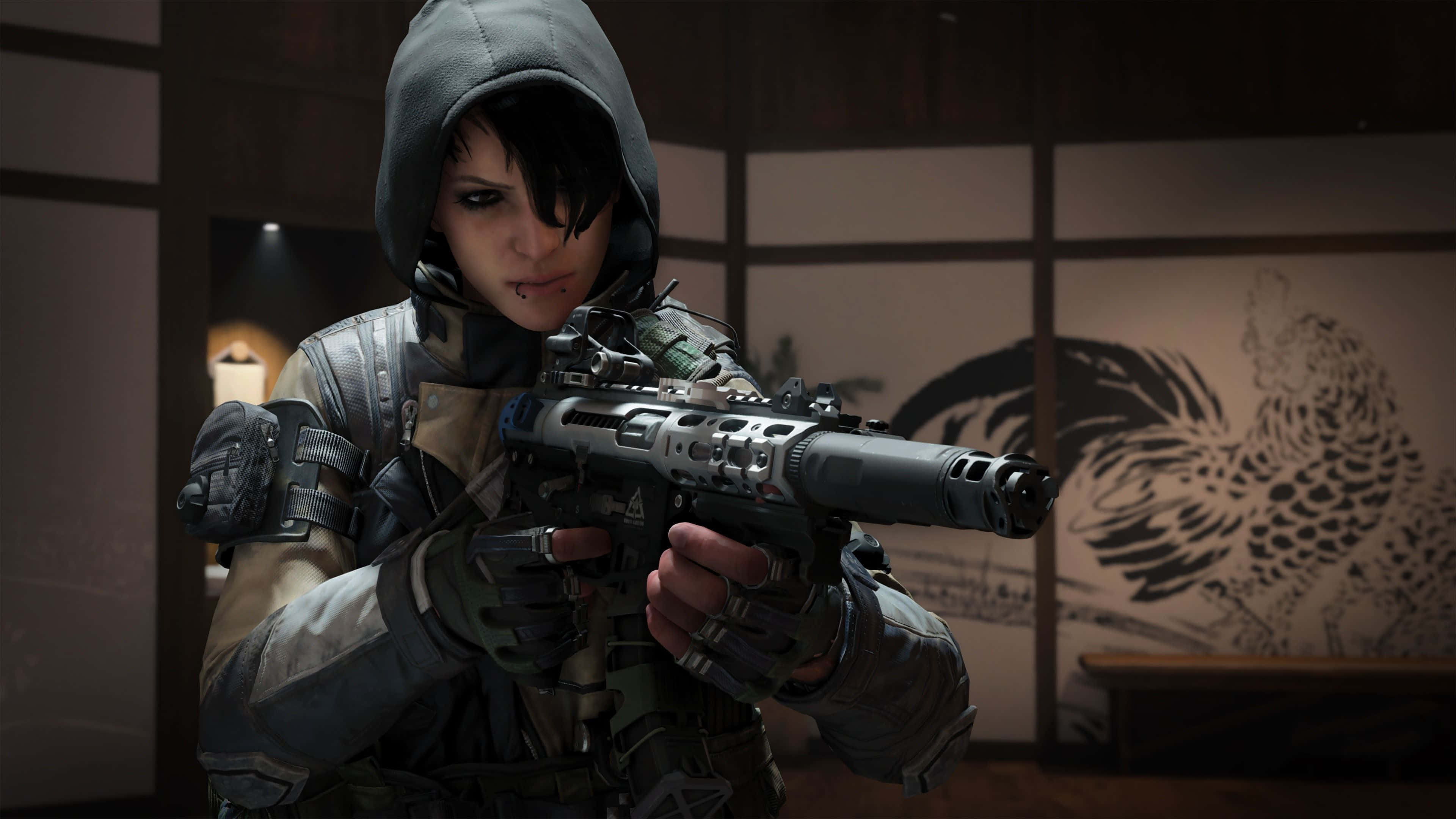 Call Of Duty Weapons 桌布 壁紙 — 一名戴著頭巾、化著深色妝容的士兵在光線昏暗的房間裡瞄準戰術步槍，房間內有傳統日本牆壁藝術。