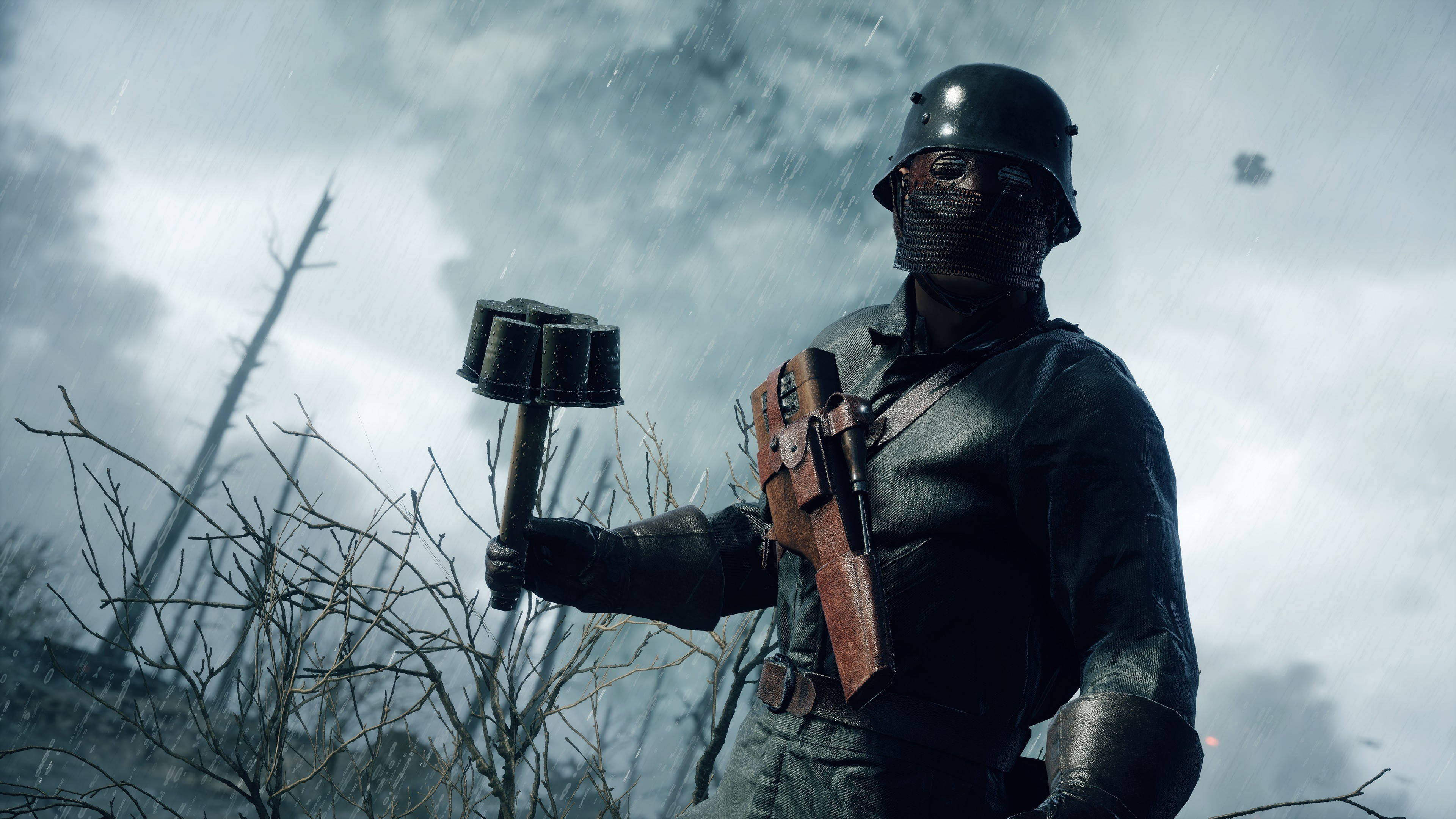 Battlefield 1 HD 桌布 壁紙 — 一名戴著頭盔和面具的士兵在暴風雨天空下、雨淋的荒涼戰場上握著手榴彈。