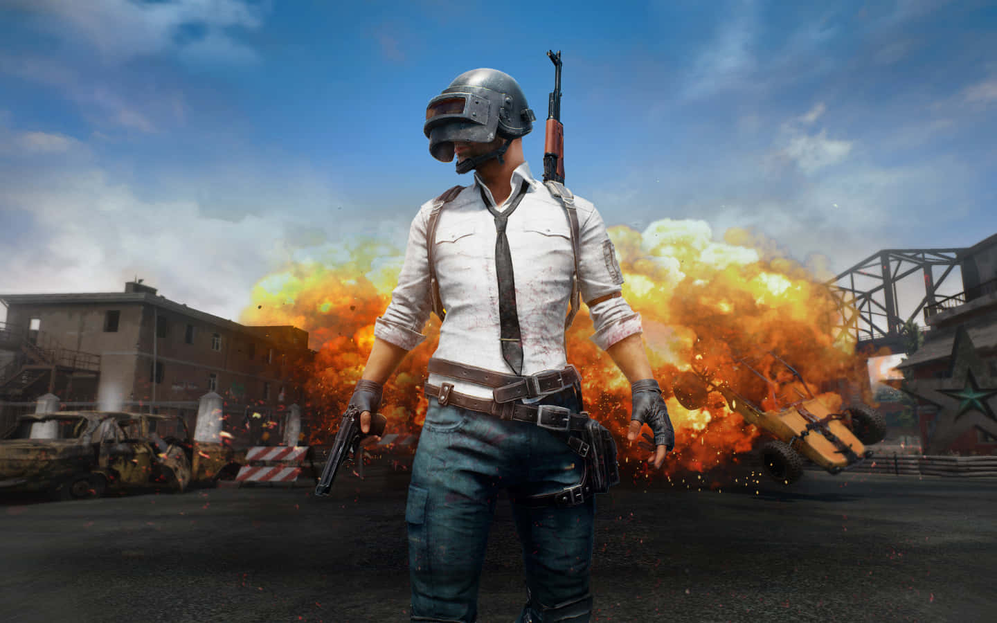 Playerunknown's Battlegrounds 桌布 壁紙 — 一名戴著頭盔和領帶的士兵，在戰火摧殘的城市街道上，冷靜地站在猛烈爆炸之中。