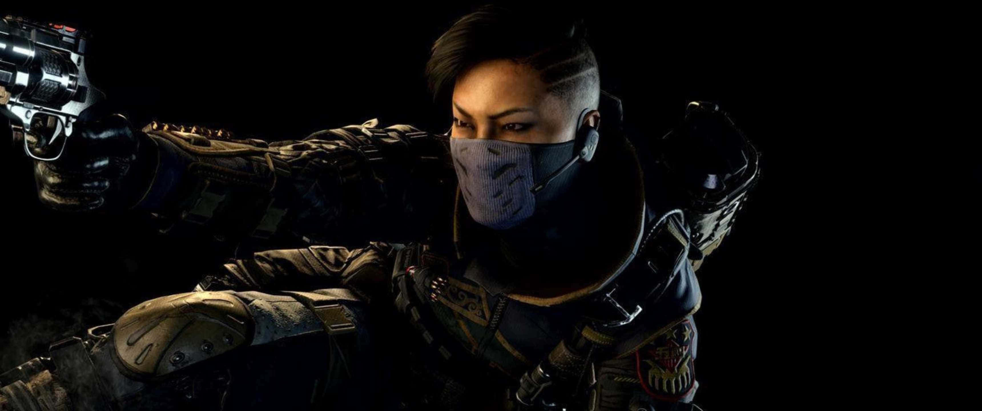 3440x1440p Call Of Duty Black Ops 4 桌布 壁紙 — 一名戴面具的士兵身穿戰術裝備，在戲劇性燈光下以黑色背景為襯托瞄準手槍。