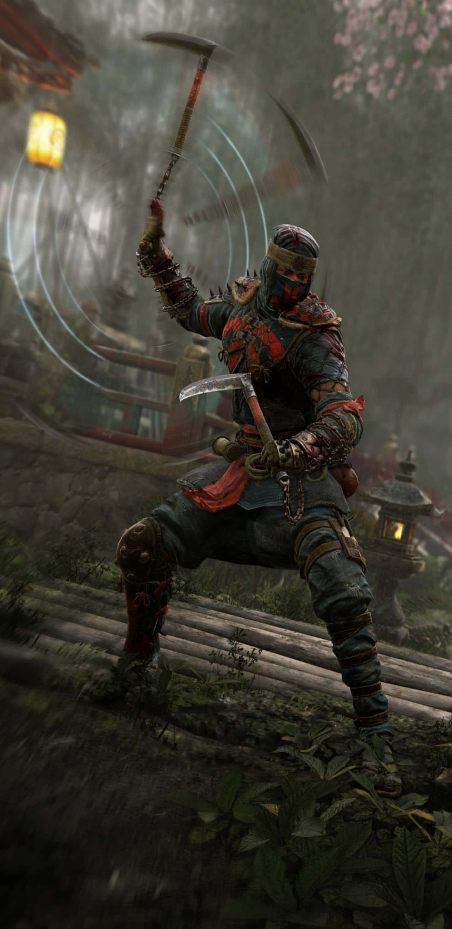 For Honor 桌布 壁紙 — 一名戴面具的戰士身穿華麗盔甲，在霧氣瀰漫的花園中揮舞發光的斧頭，周圍有櫻花和燈籠。