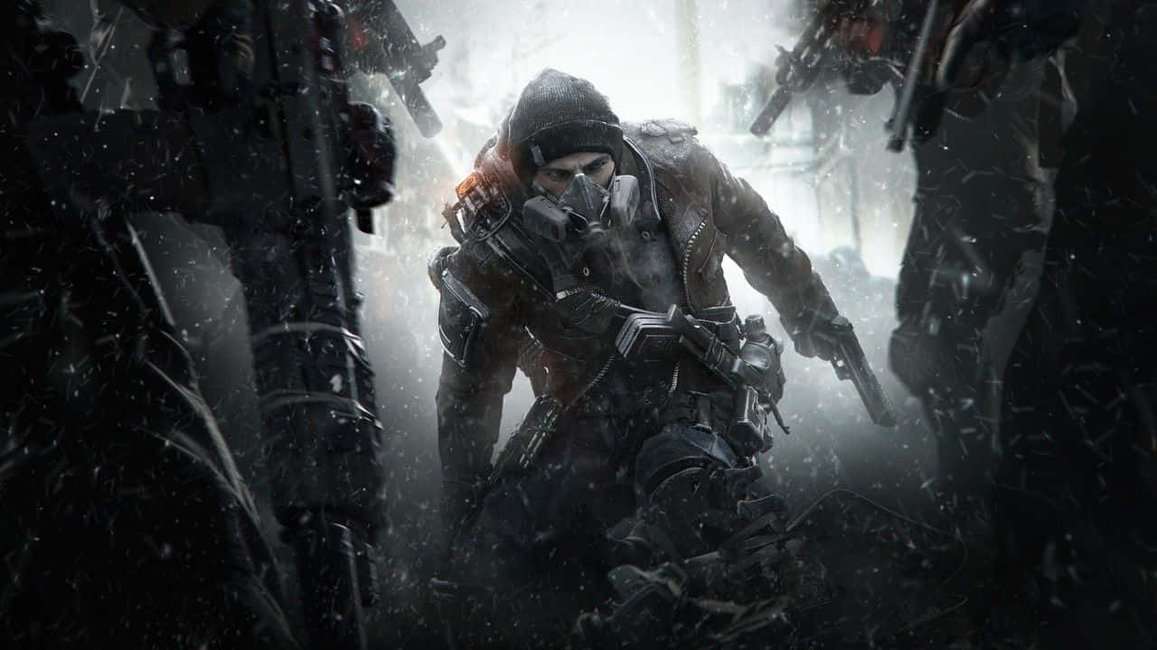 the division 4K 桌布 壁紙 — 一名戴面具的重裝士兵在武裝人員的陪同下，穿越白雪覆蓋的戰場，身處殘酷的戰區。
