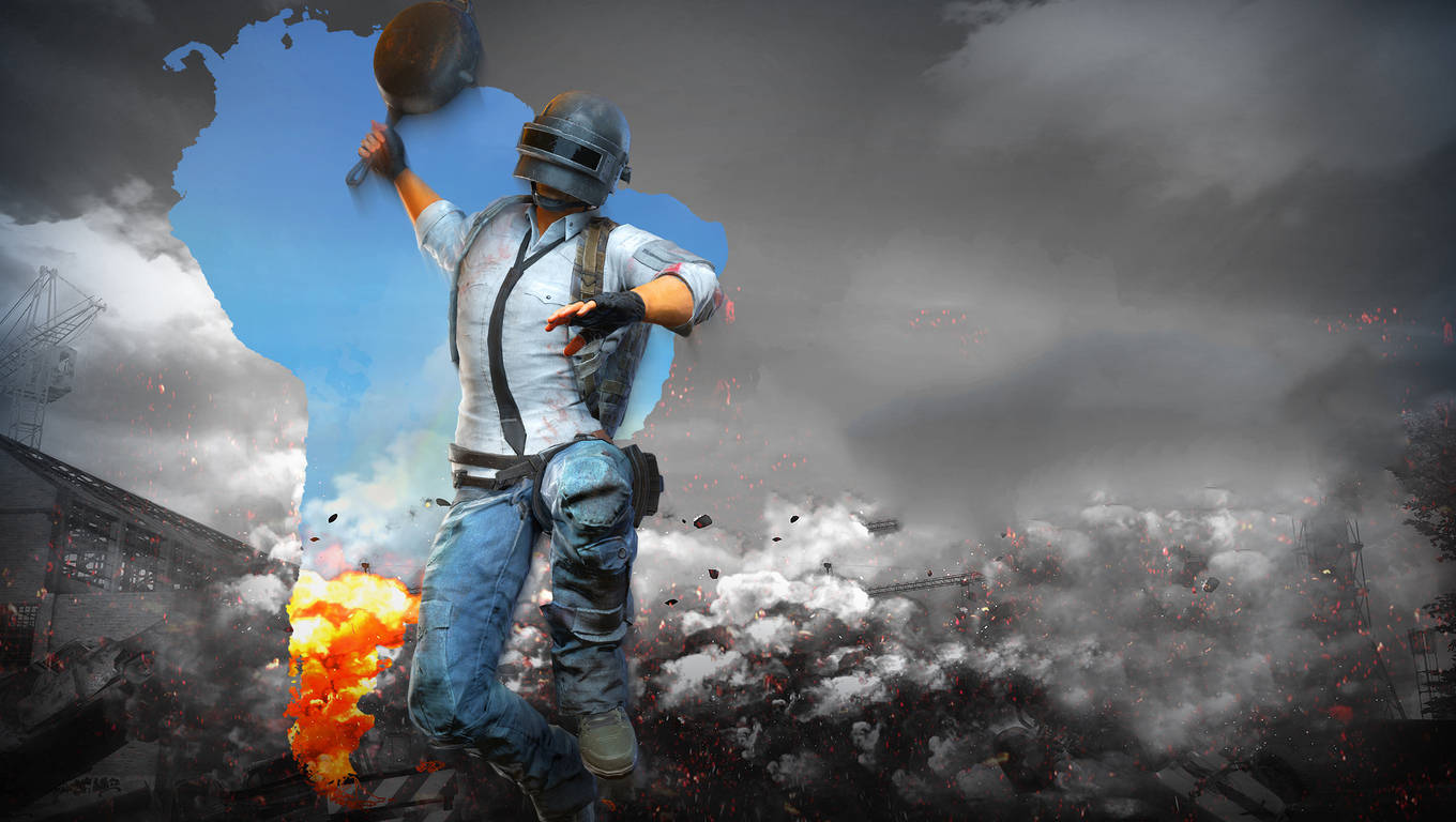 pubg mobile 桌布 壁紙 — 一名戴頭盔穿牛仔褲的玩家，在暴風天空中跳躍，手持煎鍋於熾熱爆炸之上。