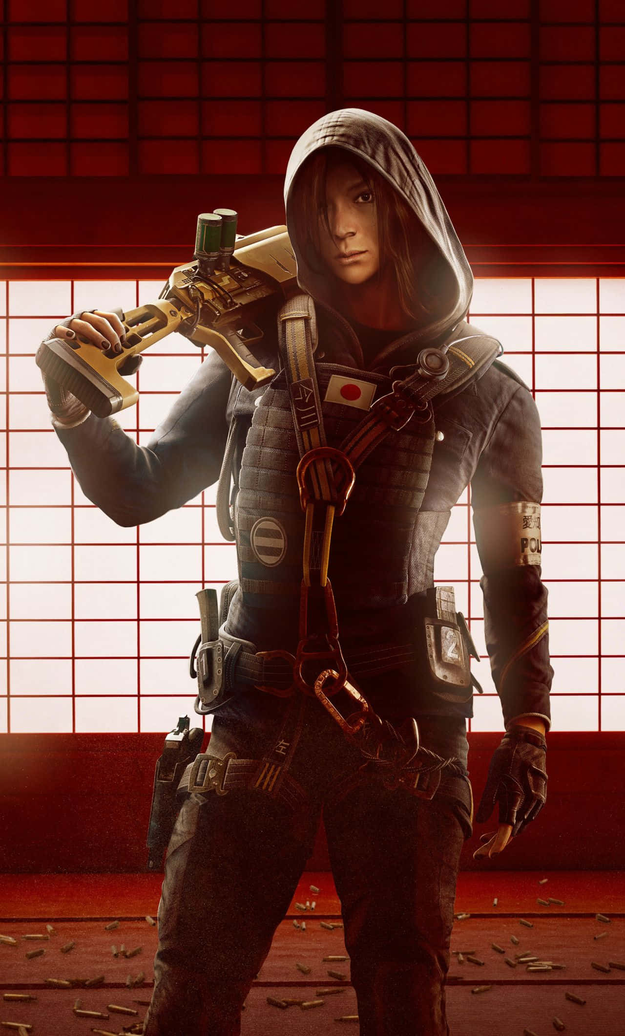 Hibana R6 桌布 壁紙 — 一名戴頭罩的士兵手持步槍，站在一個紅光照亮的房間裡，房間內有障子屏風，地上散落著子彈。