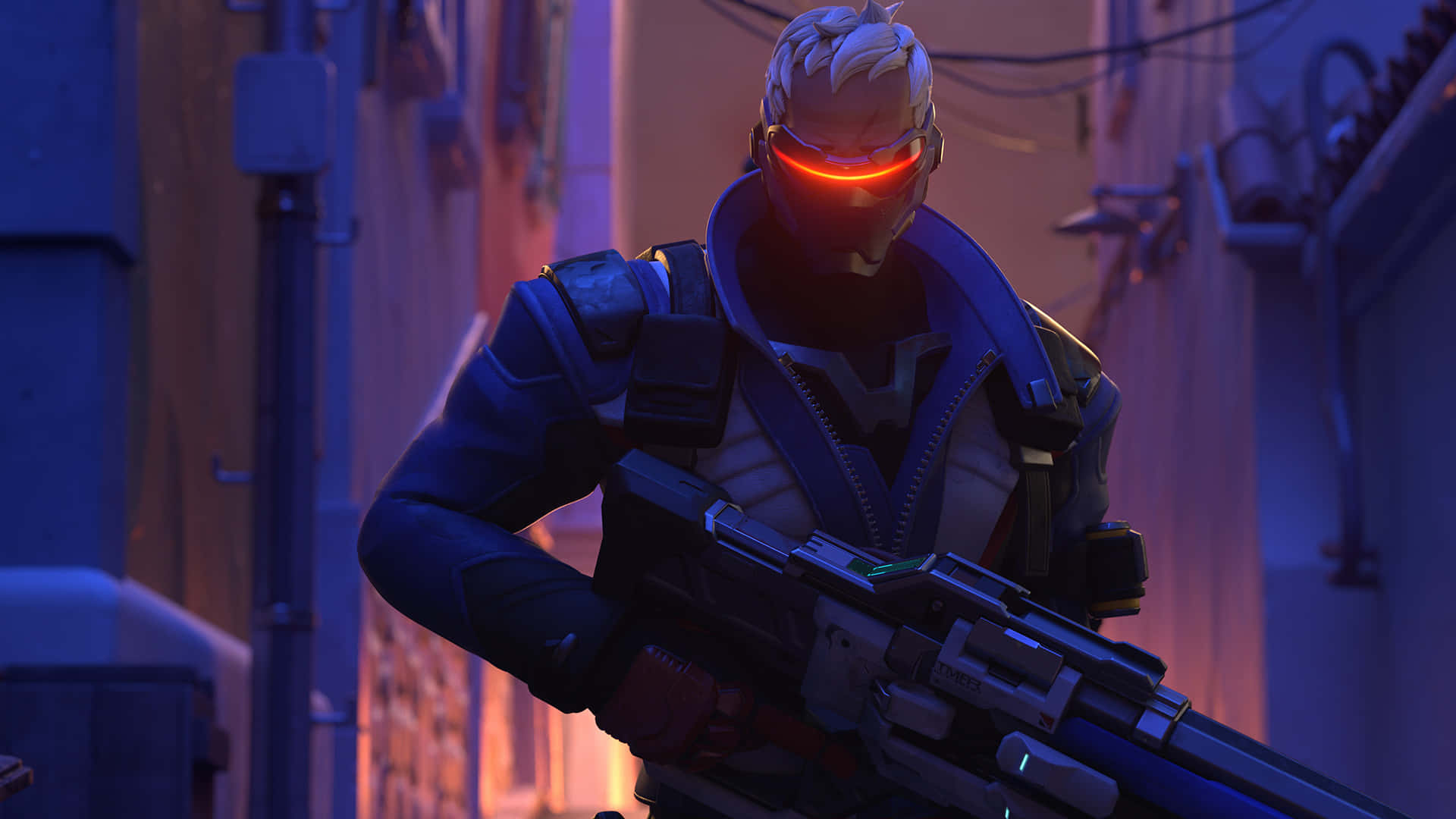 Soldier 76 桌布 壁紙 — 一名未來戰士戴著發光的紅色護目鏡，站在霓虹燈小巷中，手持高科技步槍。