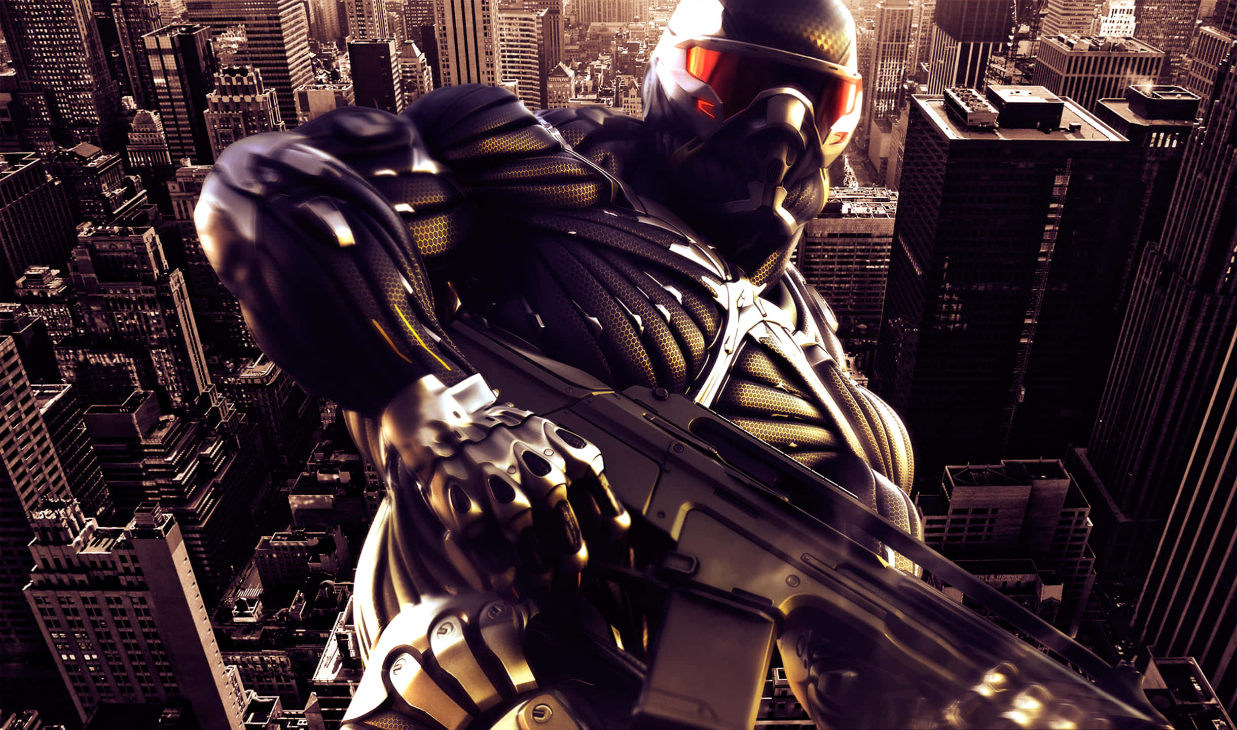 2440x1440 Crysis 3 桌布 壁紙 — 一名未來風格的裝甲士兵，戴著發光的紅色護目鏡，站在摩天大樓頂端，俯瞰金色時刻的廣闊城市景觀。