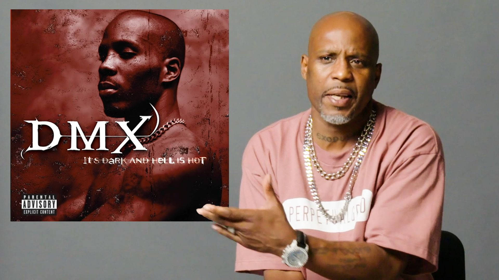 Dmx 桌布 壁紙 — 一名男子坐在自己的專輯封面旁邊做手勢，封面以粗獷的紅色調自畫像和粗體文字為特色。