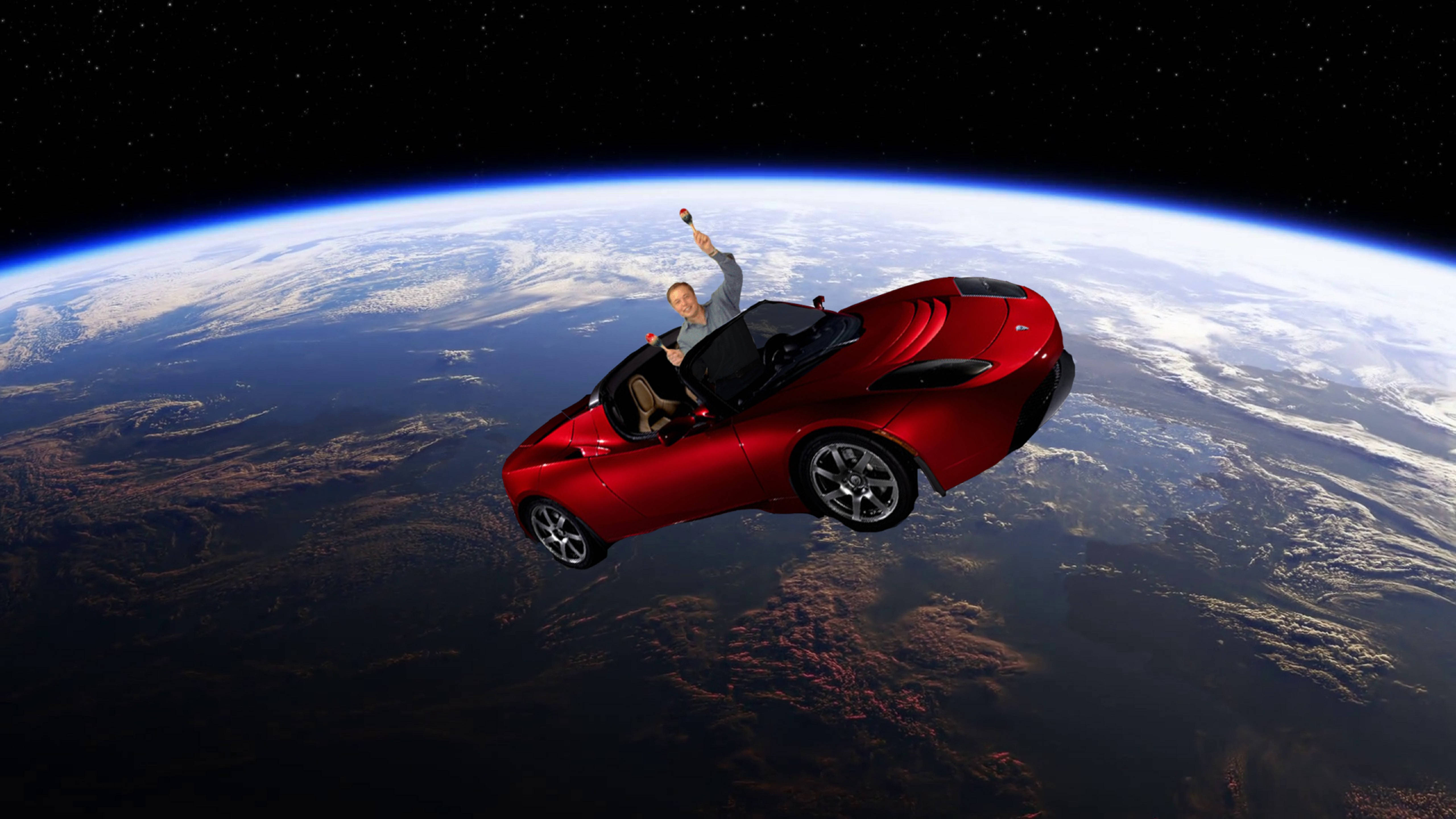 Elon 桌布 壁紙 — 一名男子從一輛紅色跑車中揮手，跑車漂浮在地球彎曲的地平線上方，背景是繁星點點的黑色天空。