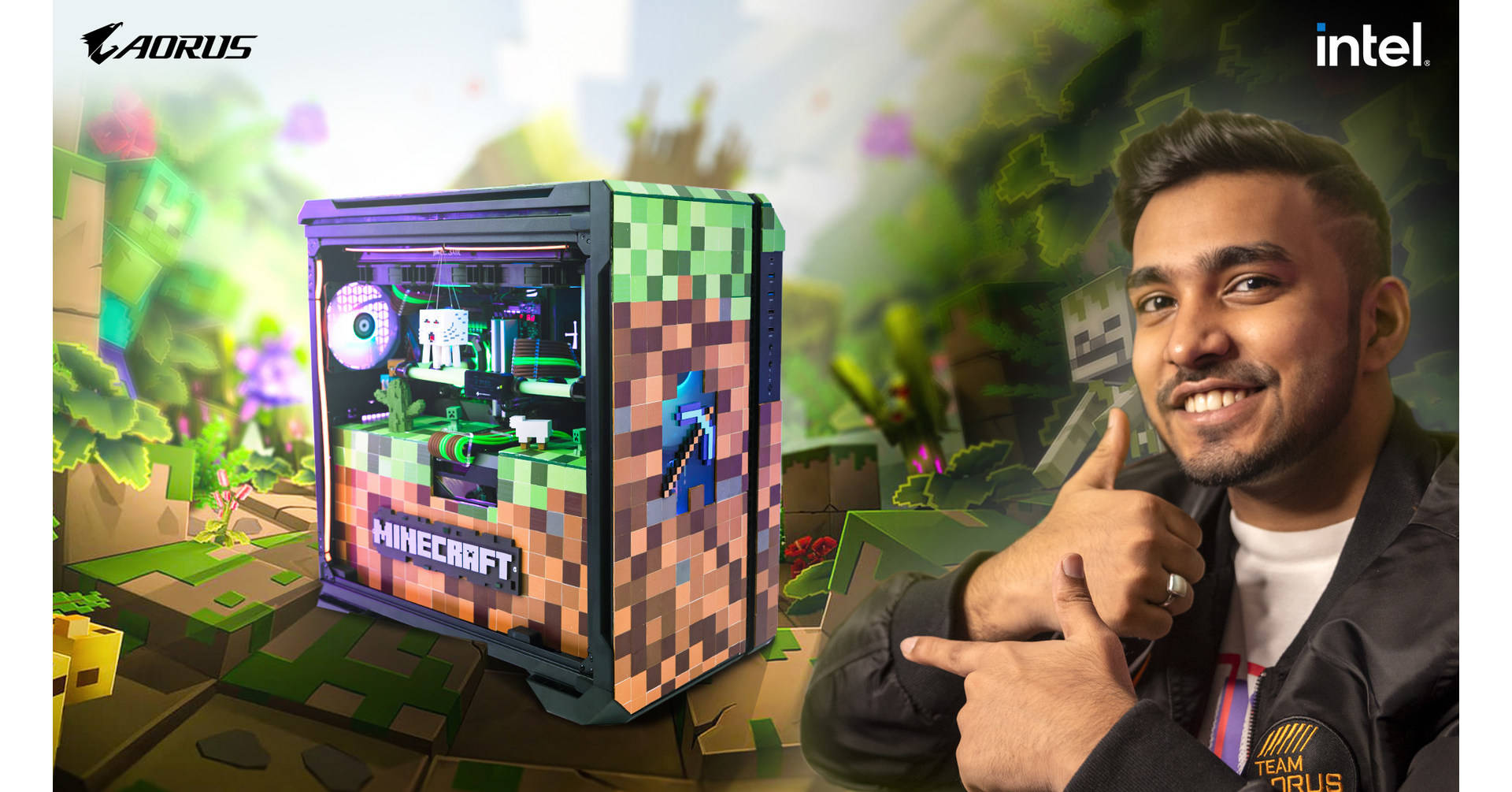 遊戲 桌布 壁紙 — 一名男子微笑著指向一部以Minecraft為主題的AORUS遊戲電腦，內部零件發光，背景是像素化的遊戲世界。