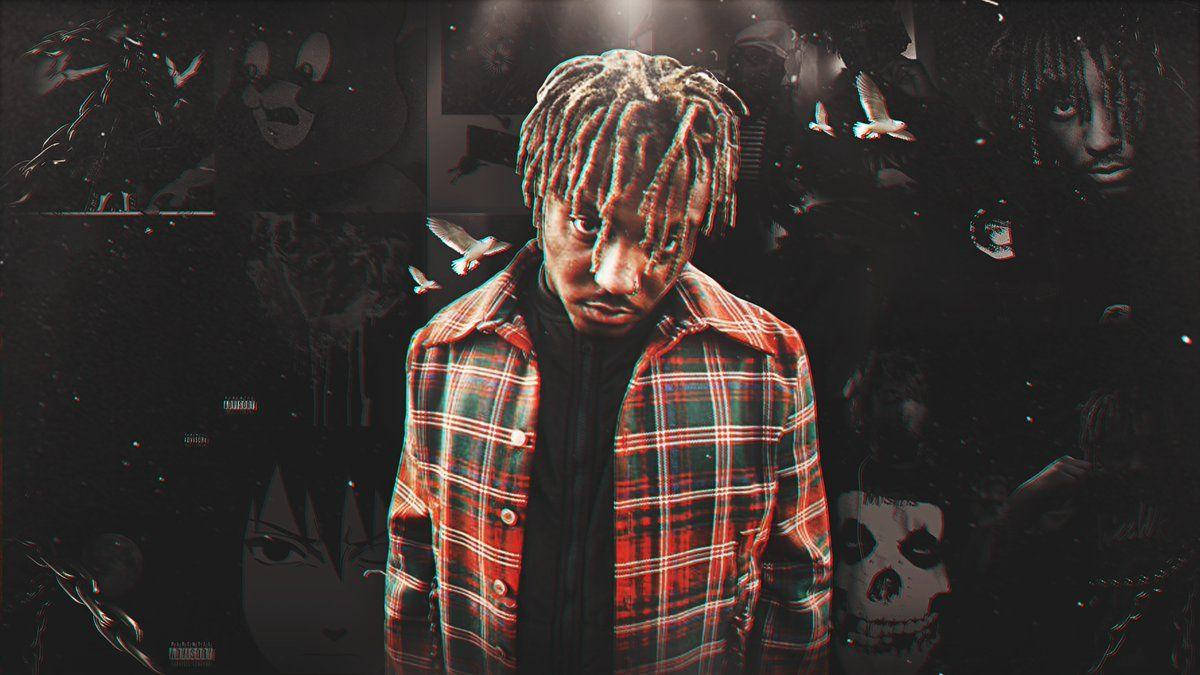 Juice Wrld Desktop 桌布 壁紙 — 一名留著辮子、身穿紅色格紋襯衫的男子，在戲劇性的燈光下，以一張由面孔和骷髏頭組成的黑暗拼貼畫為背景站立。
