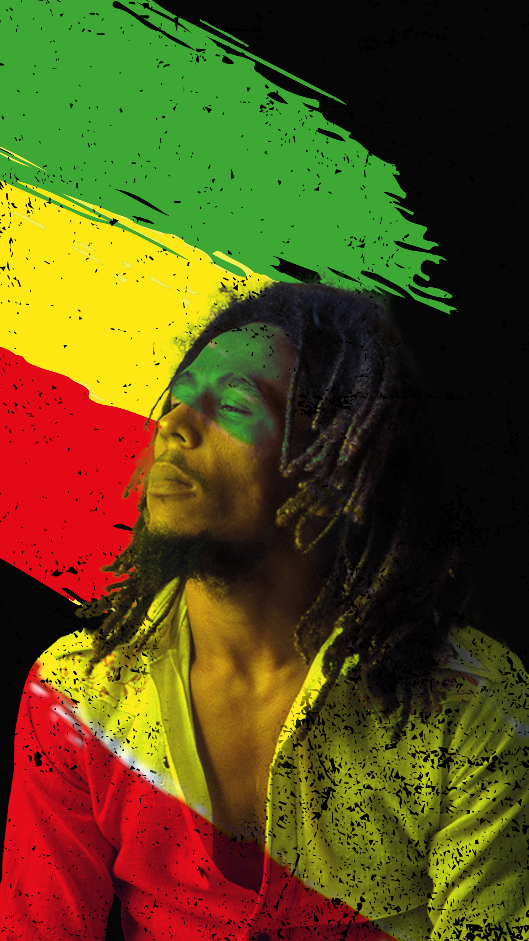 Bob Marley 桌布 壁紙 — 一名留著辮子的男子在帶有粗糙紋理的鮮明拉斯塔法里旗幟背景下向上凝視。