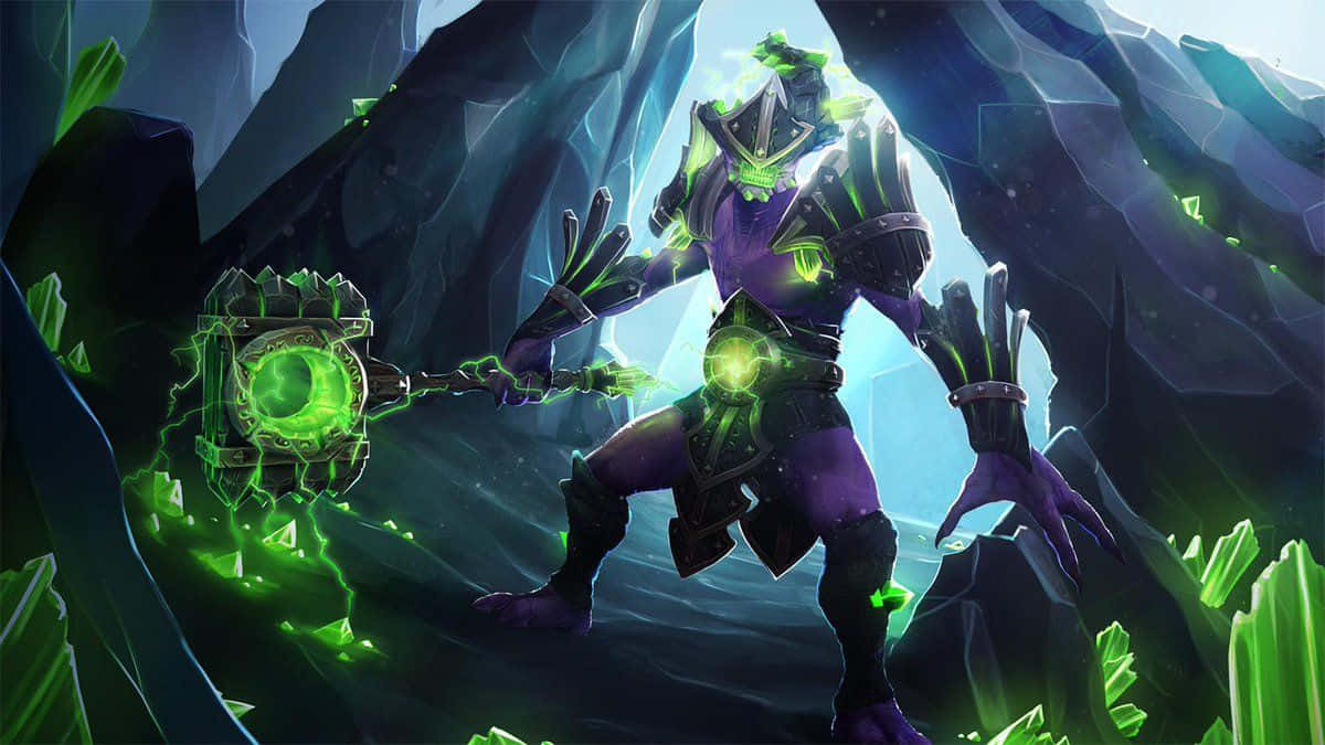 Faceless Void 桌布 壁紙 — 一名發光綠色裝甲戰士在黑暗水晶洞穴中揮舞著巨大的魔法錘。