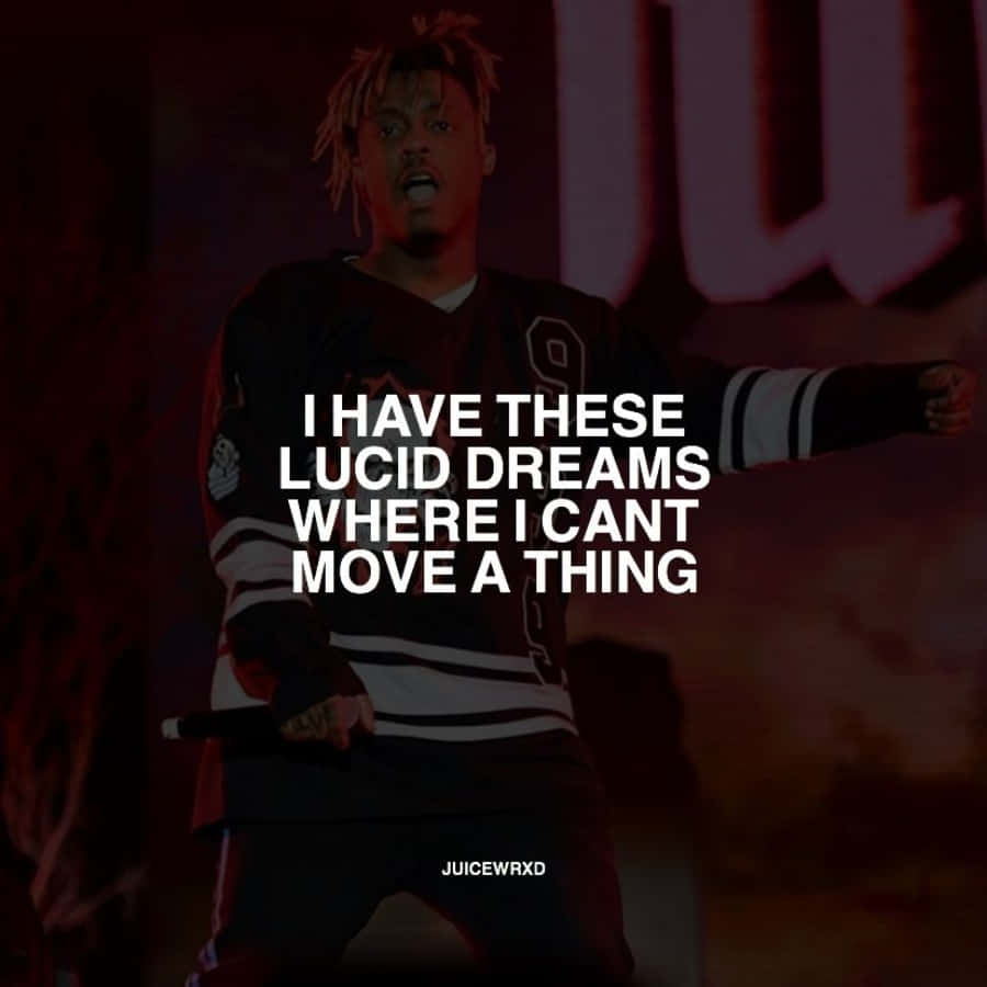 Juice Wrld Quotes 桌布 壁紙 — 一名穿著冰球球衣的男子站在深紅色背景前，圖像上覆蓋著粗體白色文字。